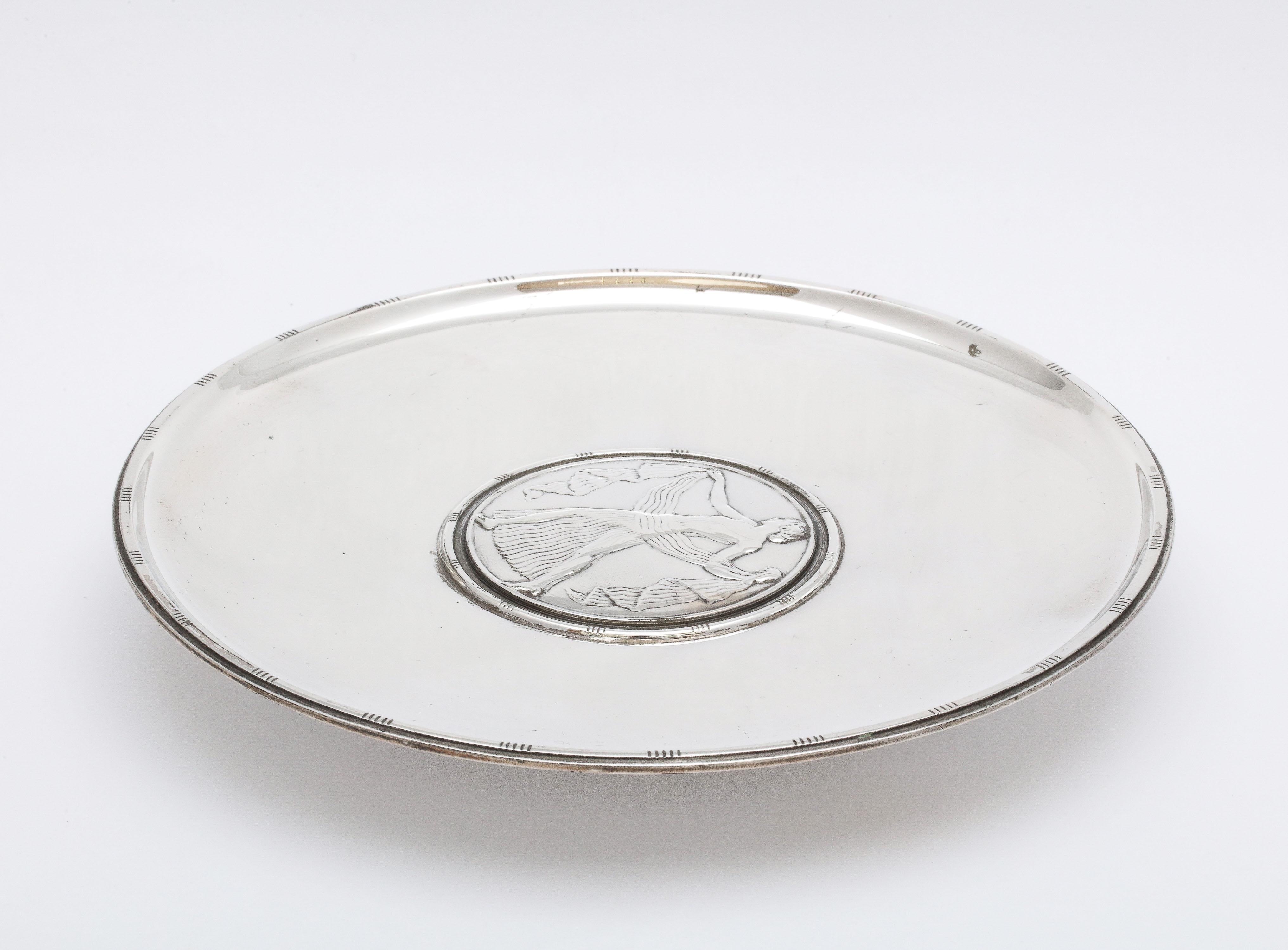 Art Deco Period Sterling Silver Round Serving Platter on Raised Base Tiffany For Sale 3