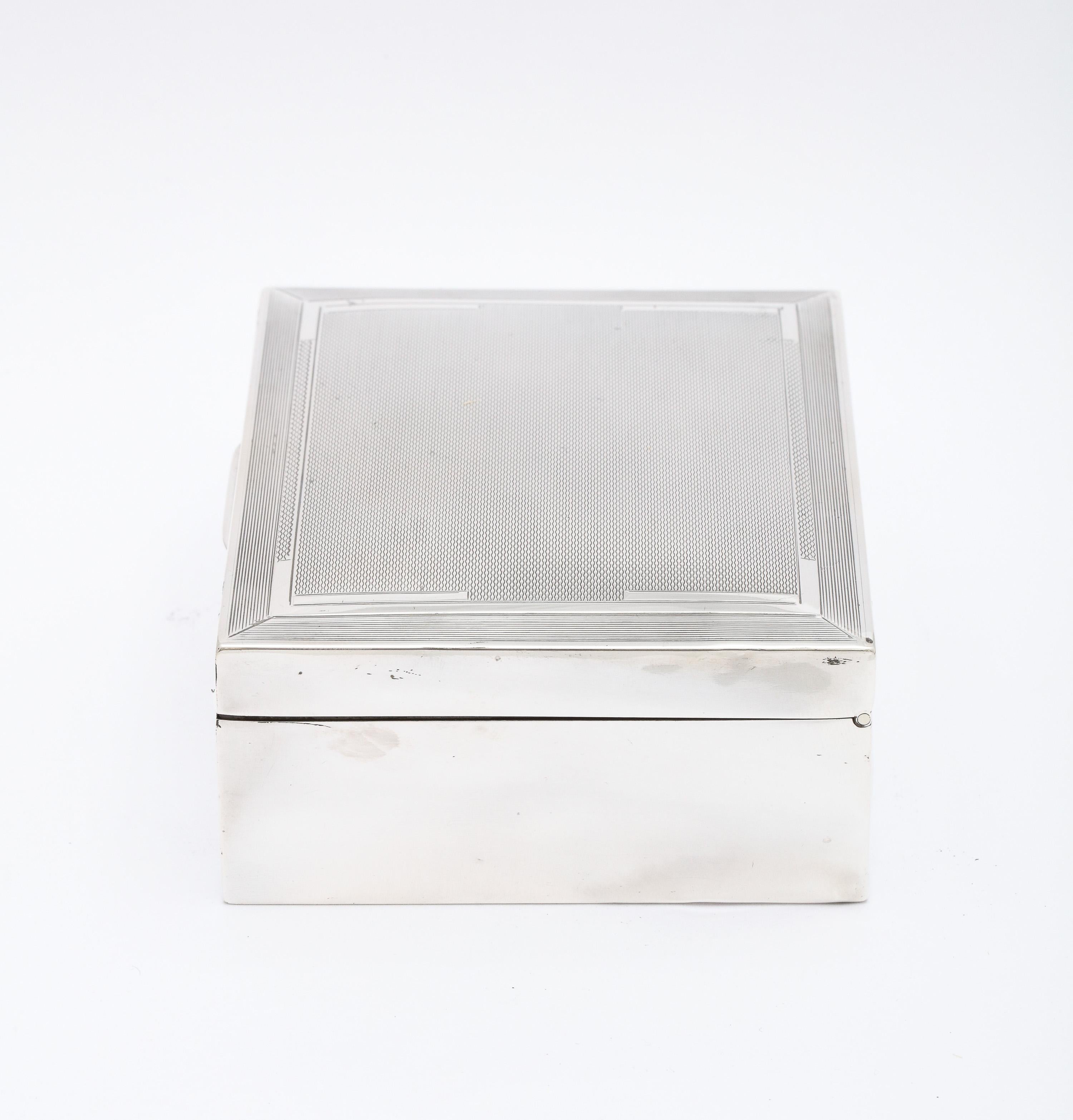 Art Deco Periode Sterling Silber Tabelle Box mit Scharnierdeckel (Sterlingsilber) im Angebot