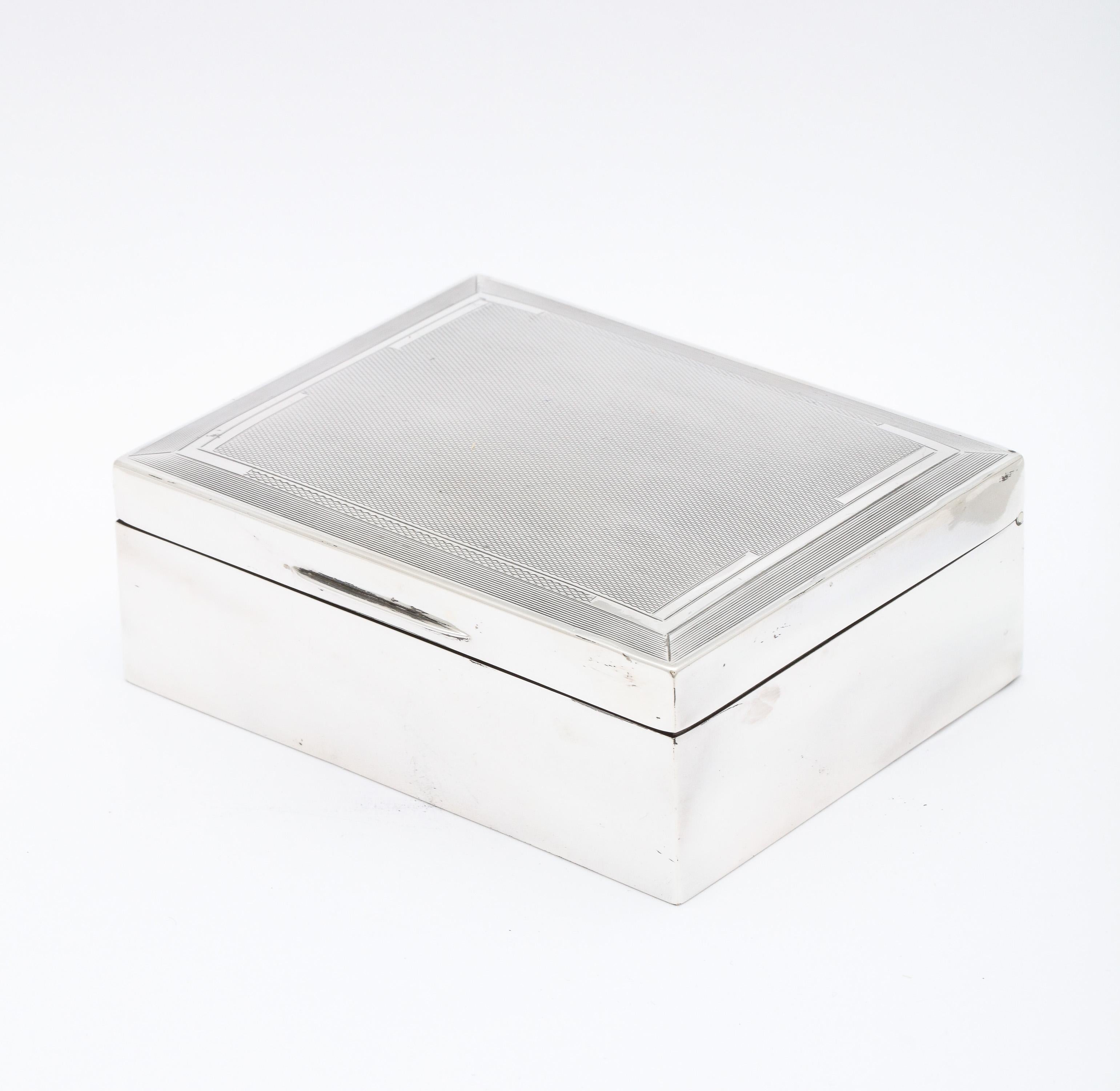Art Deco Period Sterling Silver Table Box With Hinged Lid For Sale 3