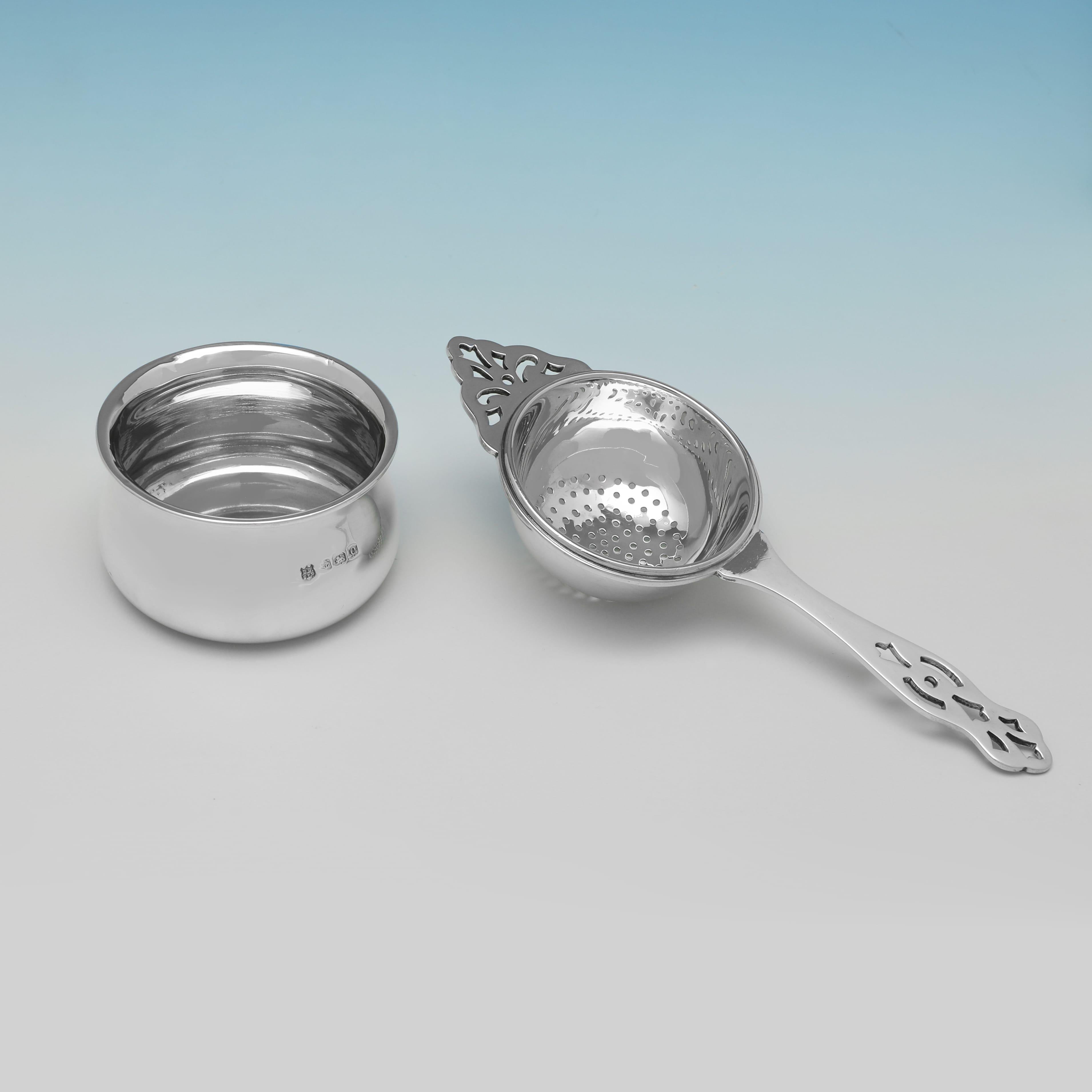 Art Deco Art deco period sterling silver tea strainer made in 1938 For Sale