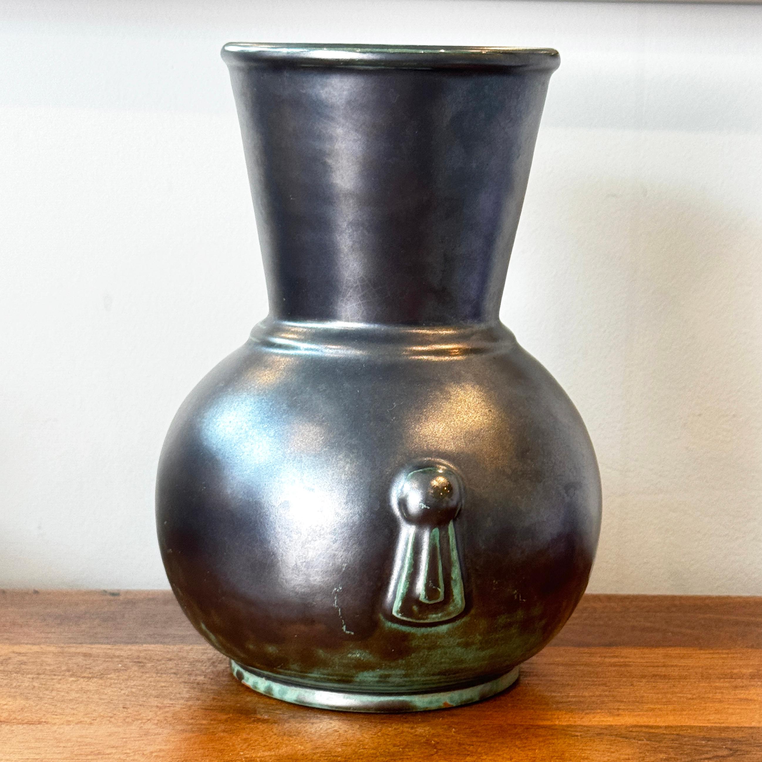 Suédois Vase en grès émaillé argenté Swedish Grace d'époque Art Déco en vente