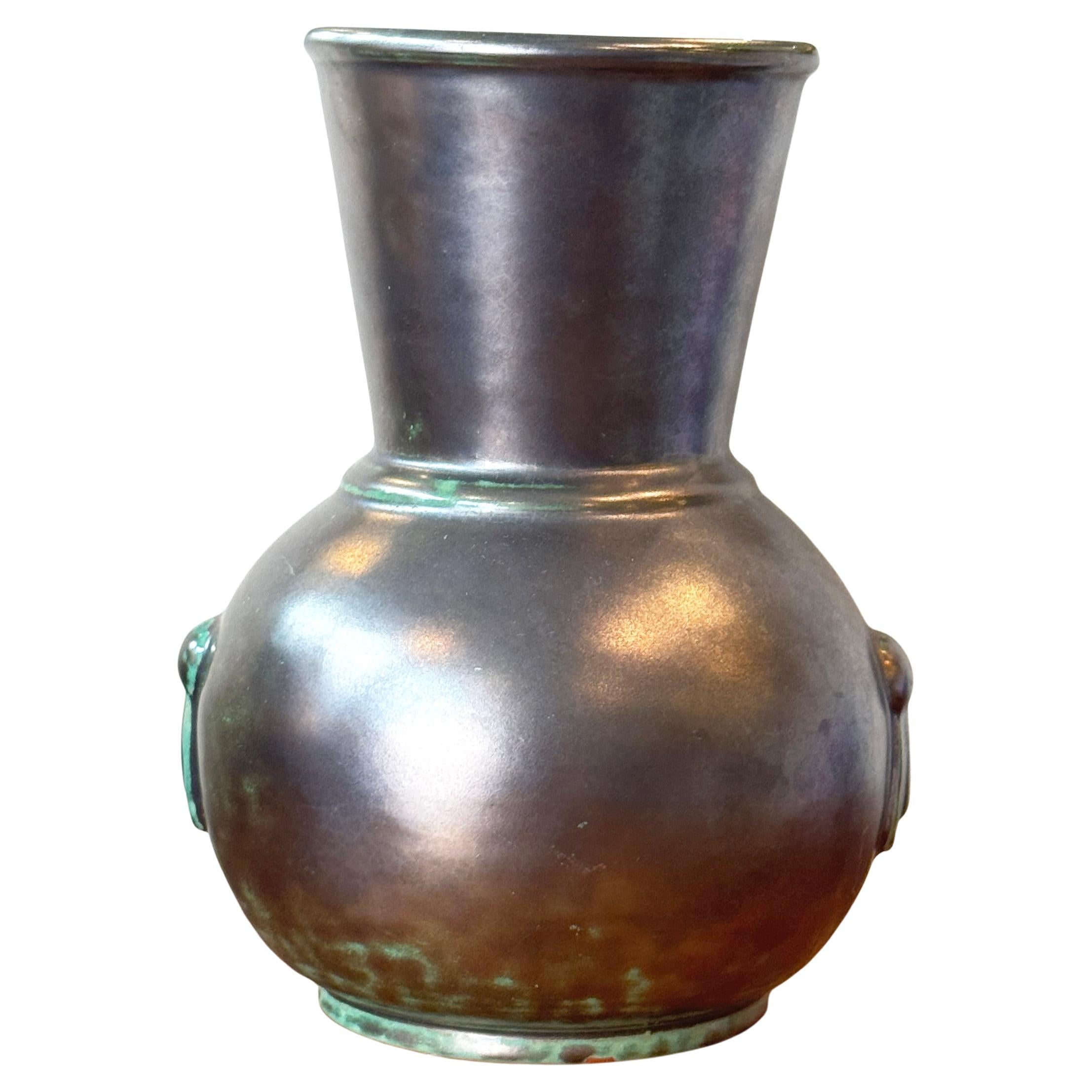 Vase en grès émaillé argenté Swedish Grace d'époque Art Déco en vente