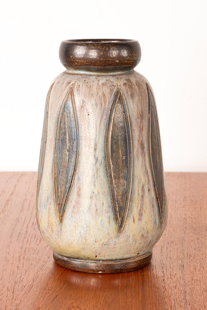 Belga Art Deco period vase in glazed ceramic, green and gray, by Edouard Grégoire. in vendita