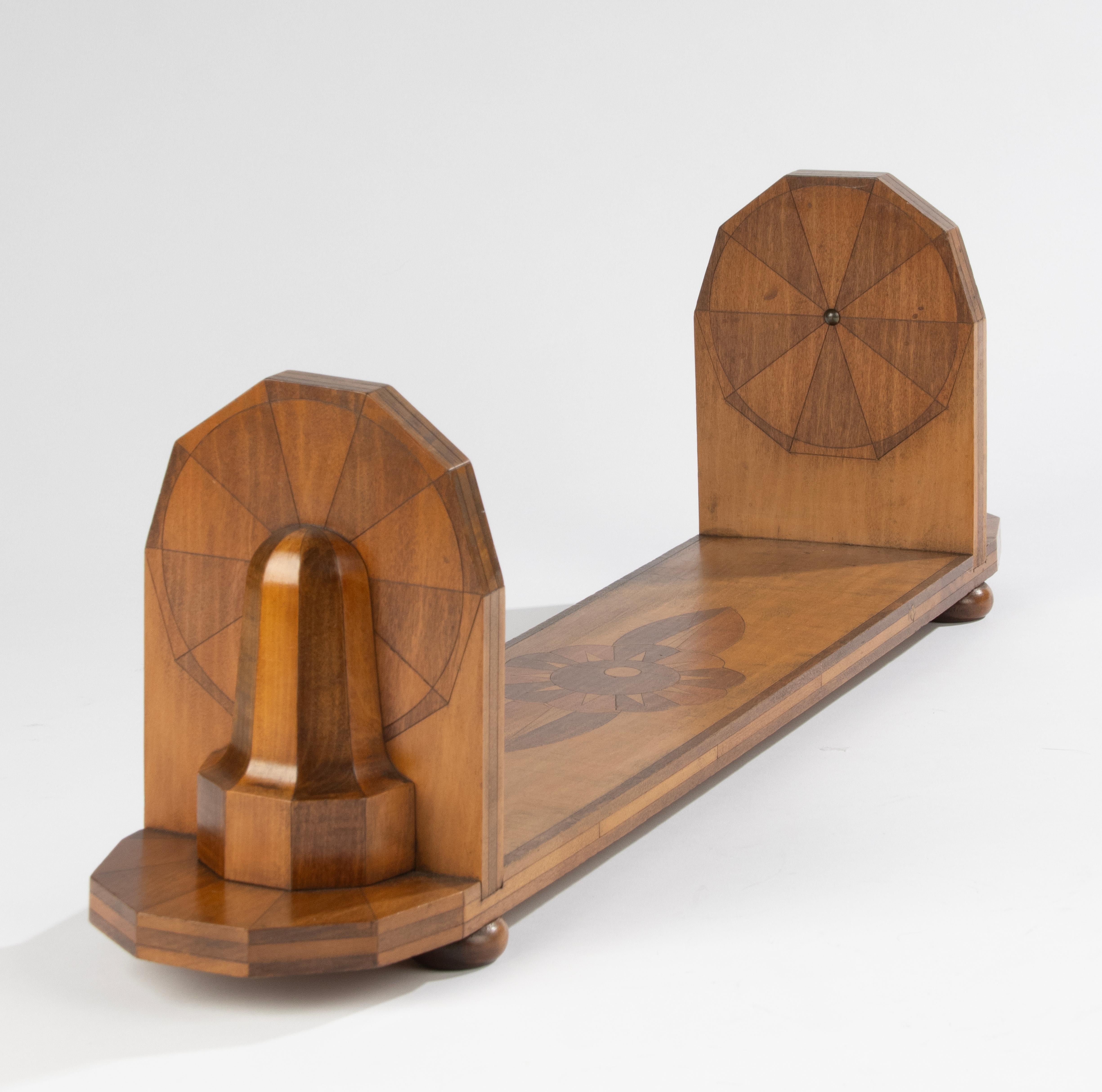 Legno di alberi da frutto Leggio con intarsio floreale in noce d'epoca Art Déco in vendita