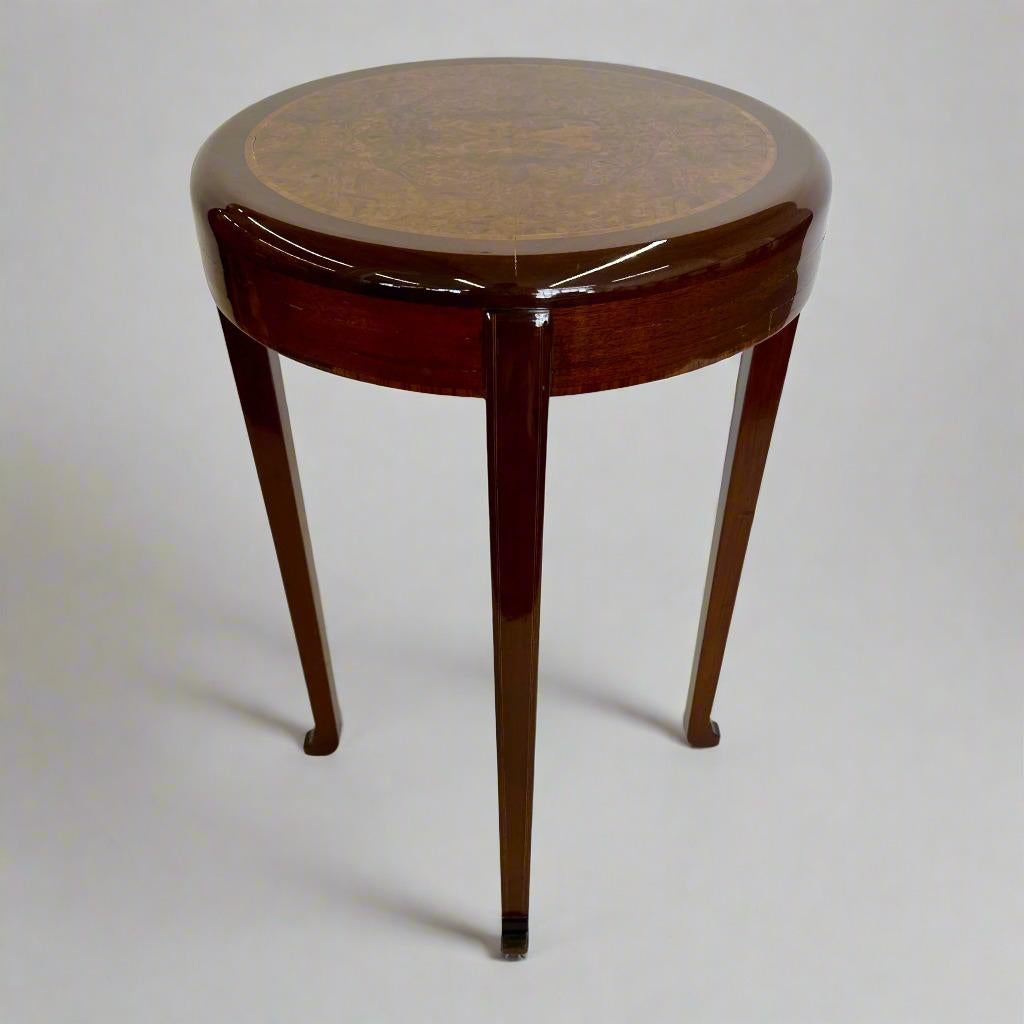 XX secolo Art Deco Period Walnut Table France circa 1930 in vendita
