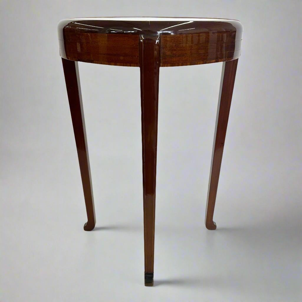 Noce Art Deco Period Walnut Table France circa 1930 in vendita