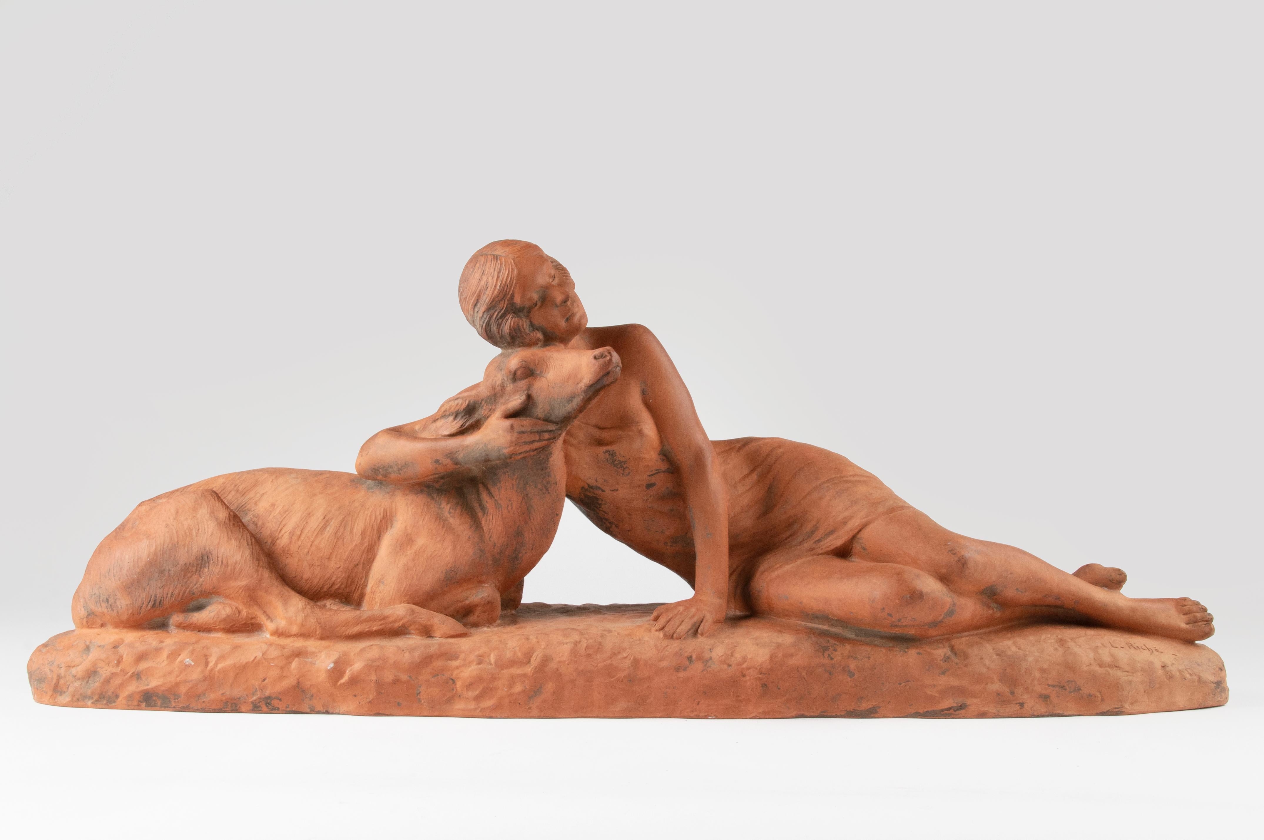 Sculpture en terre cuite Art Déco Perios de Louis Riché Bon état - En vente à Casteren, Noord-Brabant