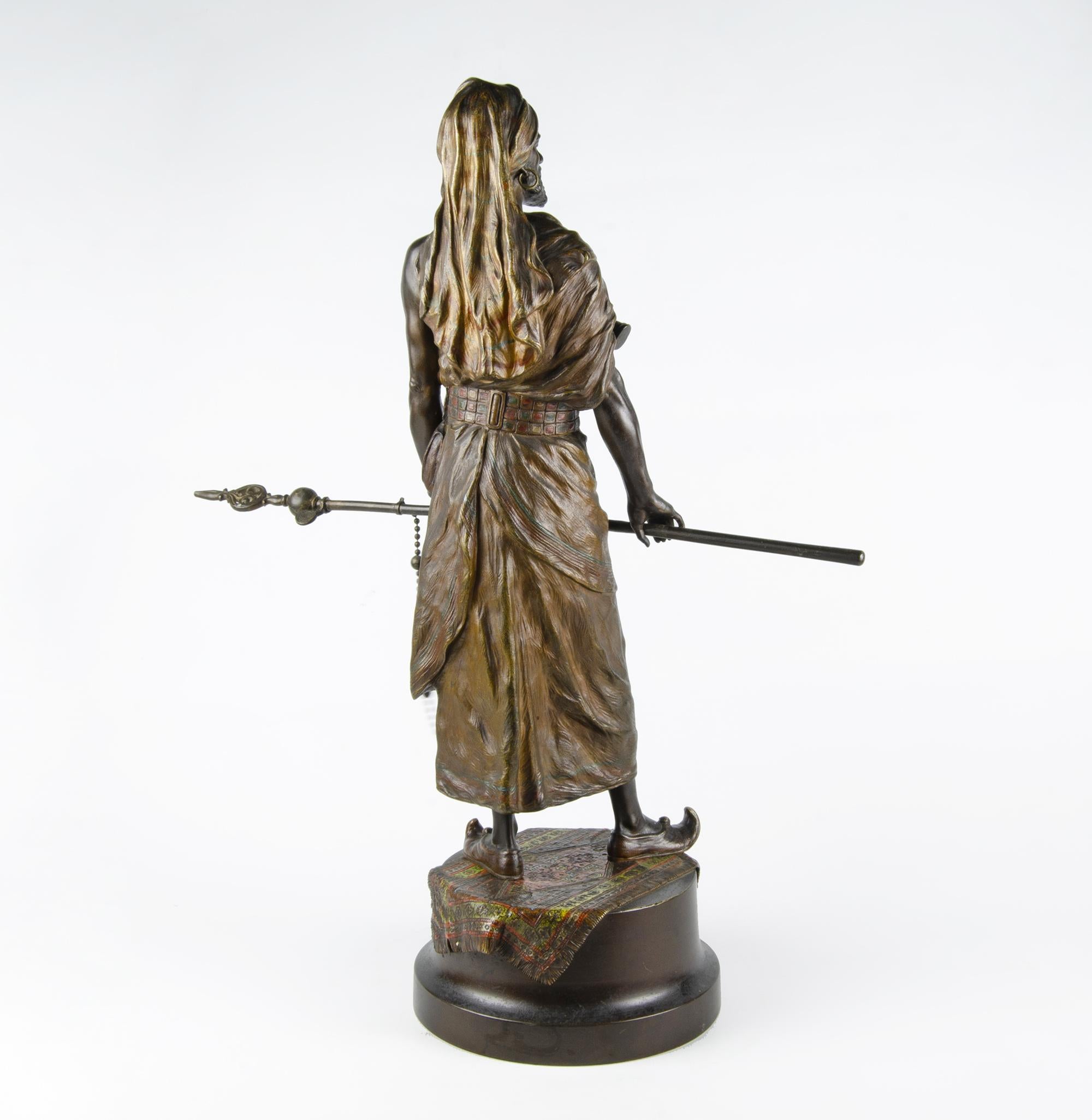 Austriaco Scultura Art Déco in bronzo dipinto a freddo del guerriero persiano di F. Bergmann, Austria in vendita