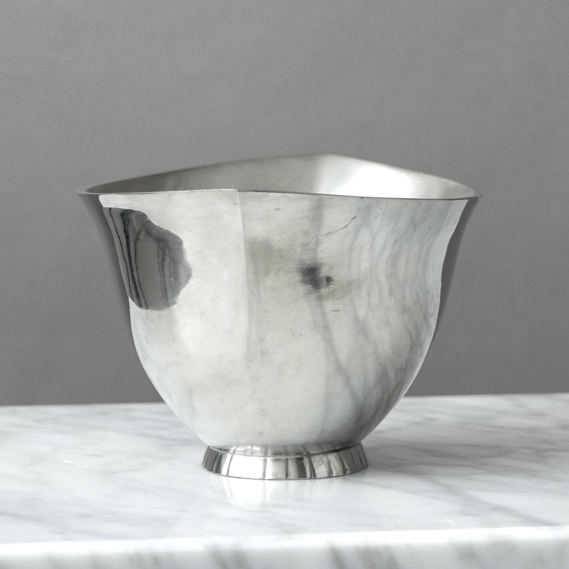 Art Deco Pewter Bowl by Just Andersen, Denmark, 1920s In Good Condition For Sale In Malmö, SE