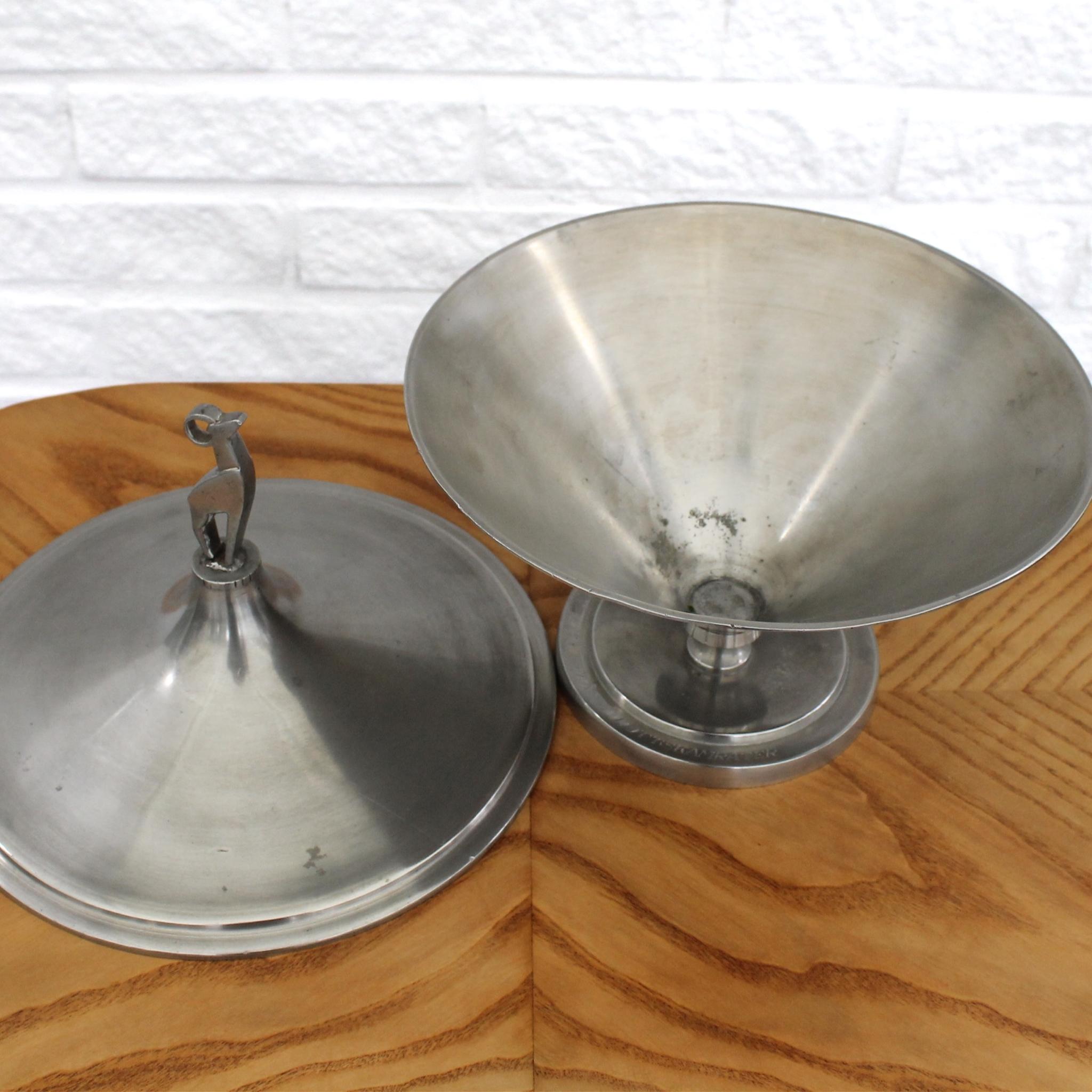 Art deco pewter bowl with lid, produced by Guldsmedsaktiebolaget GAB, Sweden In Good Condition For Sale In Forserum, SE