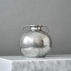 Art-Déco-Globusvase aus Zinn von K.E. & E & Co., Eskilstuna, Schweden, 1933.