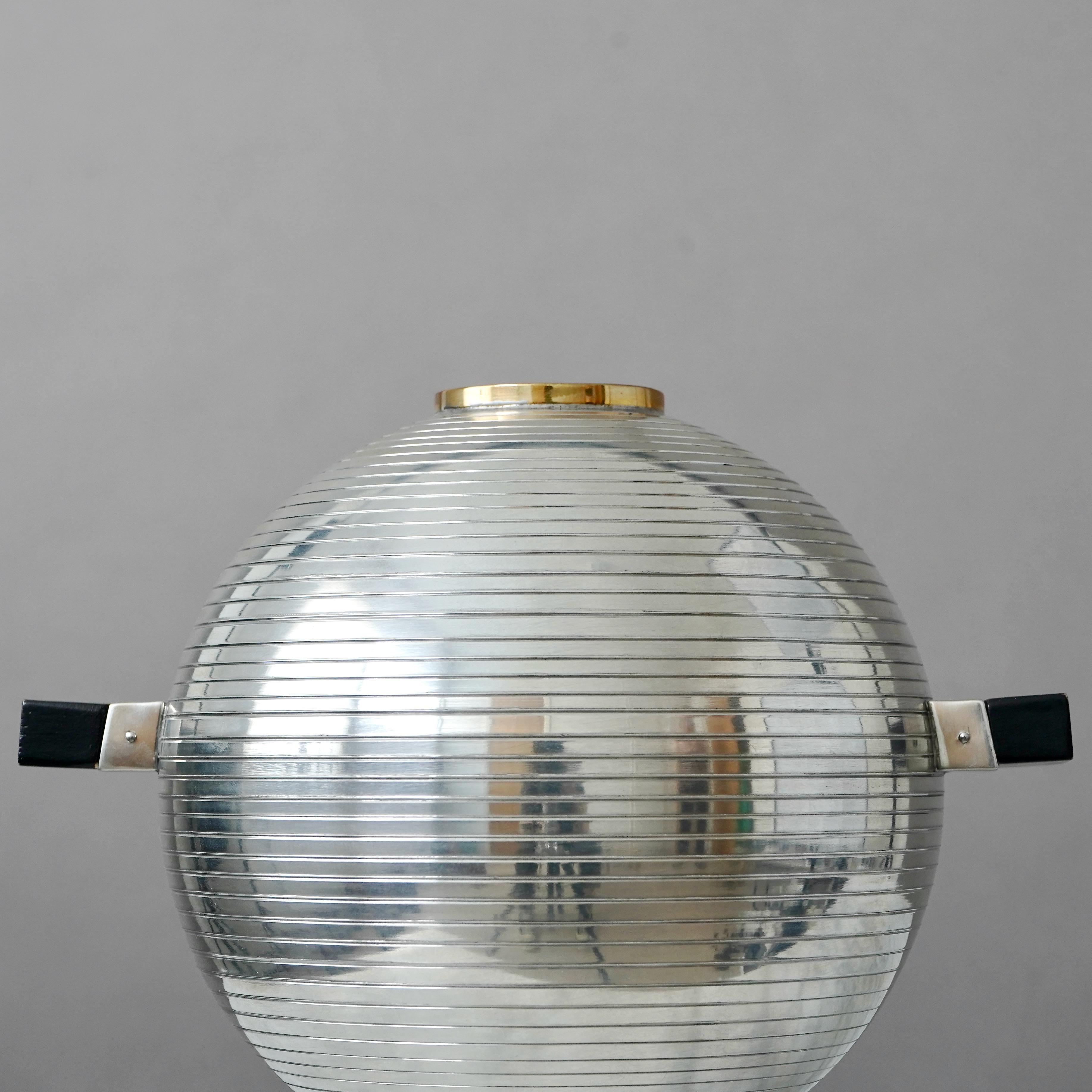 Metà XX secolo Vaso a globo in peltro Art Déco di Nils Fougstedt per Svenskt Tenn, Svezia, 1930. in vendita