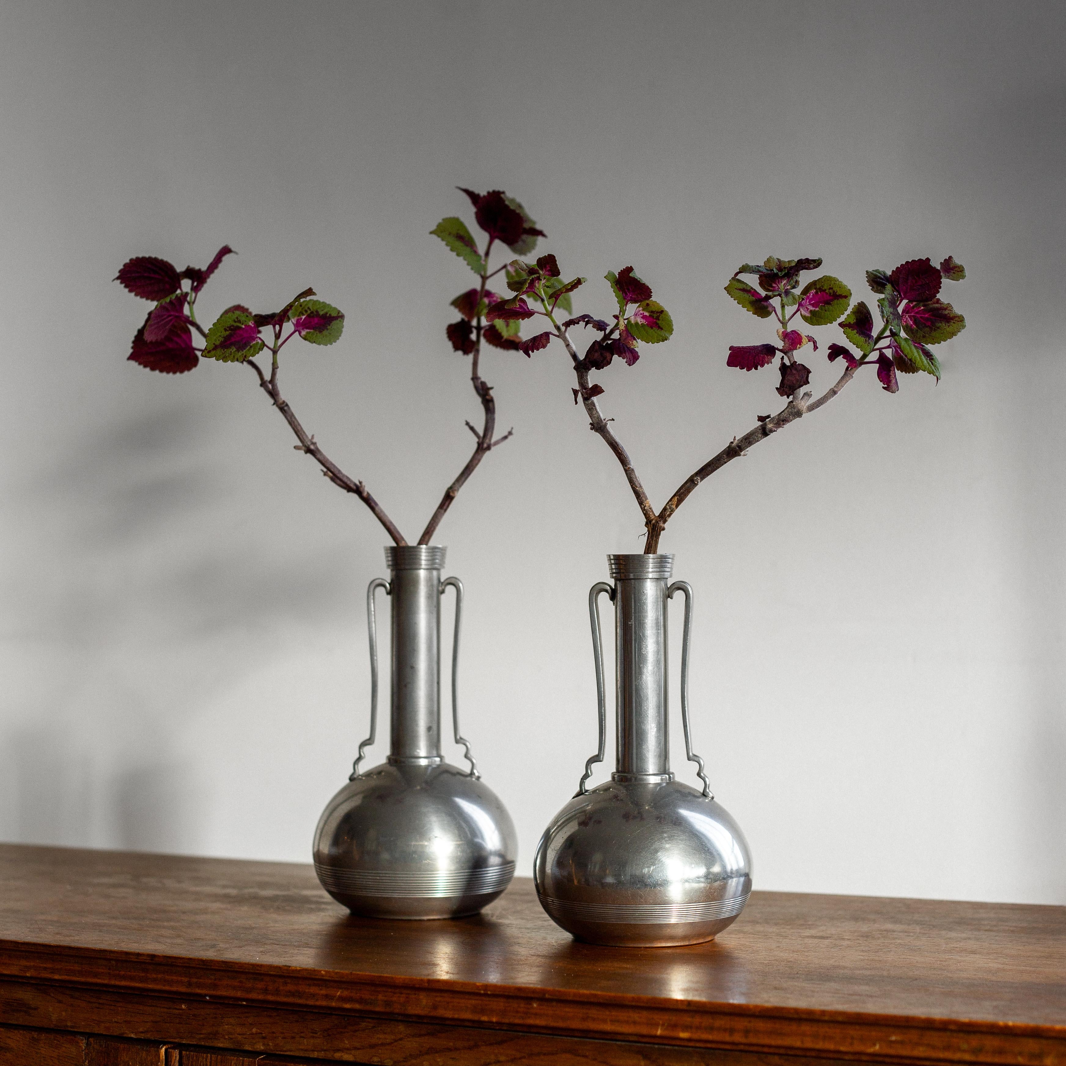 Art-Déco-Vase aus Zinn mit Henkel von GAB Guldsmedsaktiebolaget, Schwedische Grace, 1930er Jahre im Angebot 3