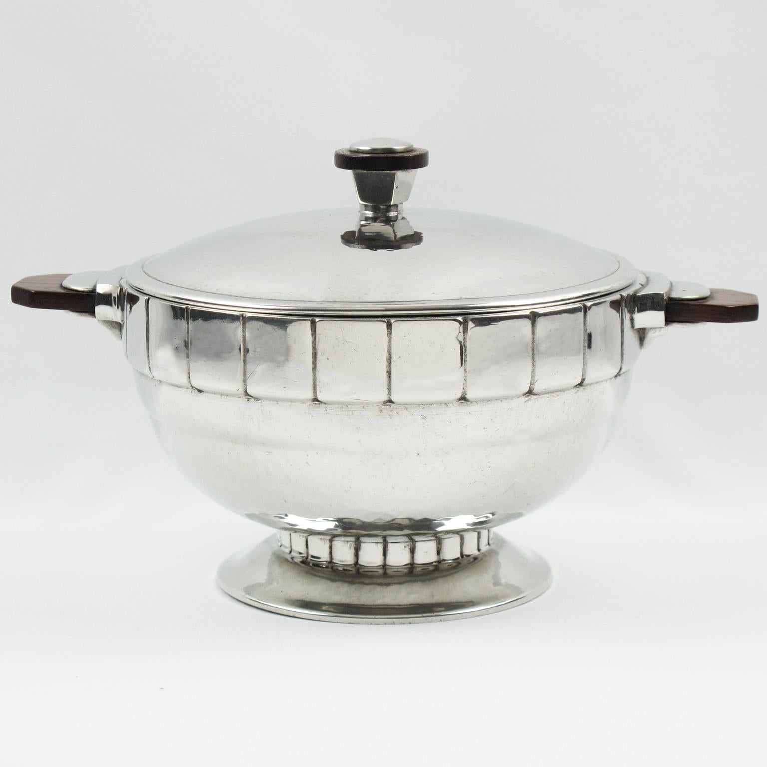 Svizzero Centrotavola coperto con zuppiera in peltro Art Deco di H. H. Svizzera, circa 1940 in vendita