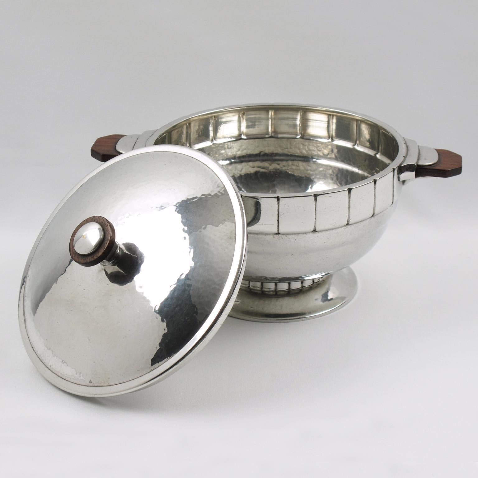 Metà XX secolo Centrotavola coperto con zuppiera in peltro Art Deco di H. H. Svizzera, circa 1940 in vendita