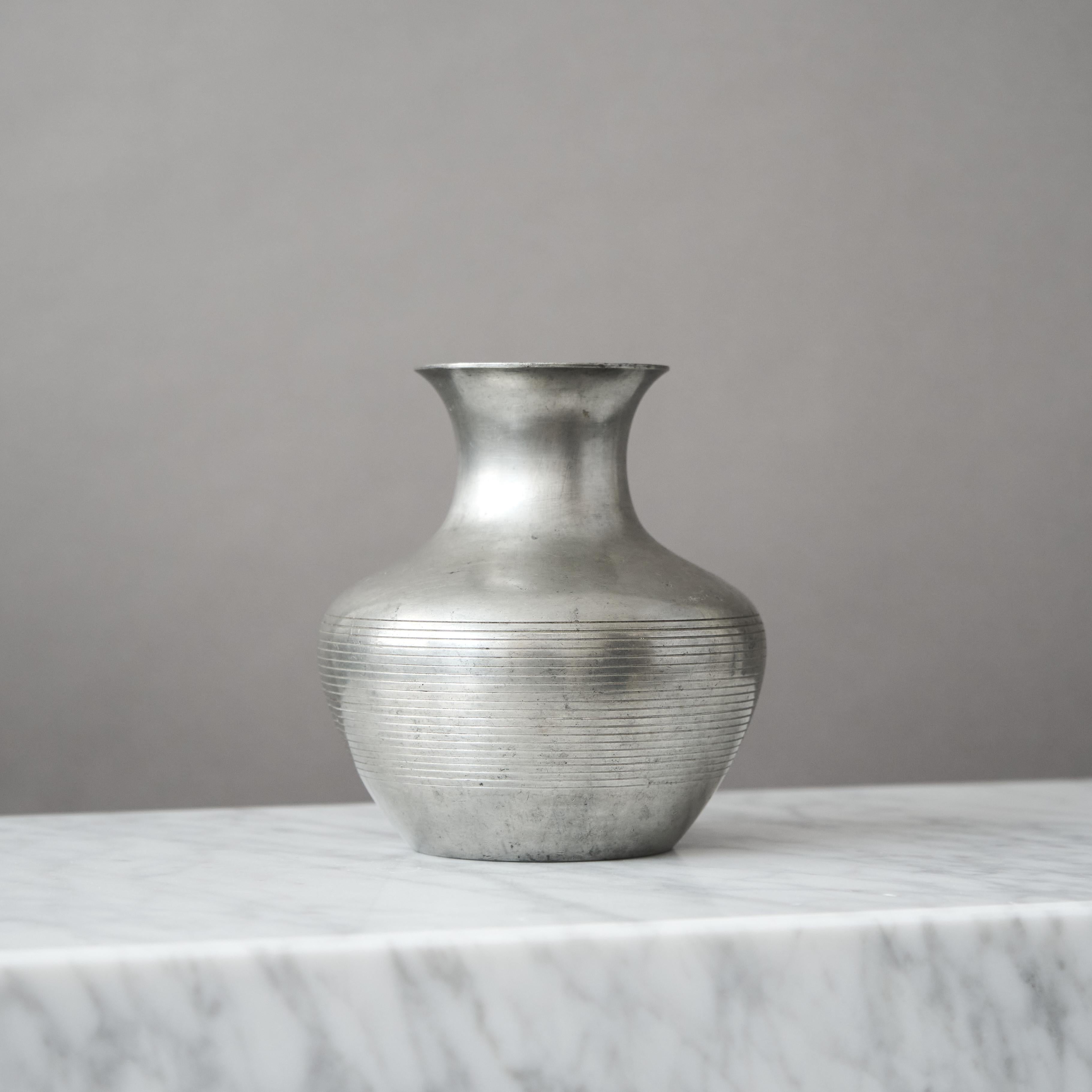 A beautiful pewter vase with amazing patina. 
Art Deco / Swedish Grace.
Produced by GAB Guldsmedsaktiebolaget, Sweden, 1933.

Good condition, but with a small dent (pictured) and some scratches.
Stamped 'TENN', makers mark and 'G8' for 1933.

GAB