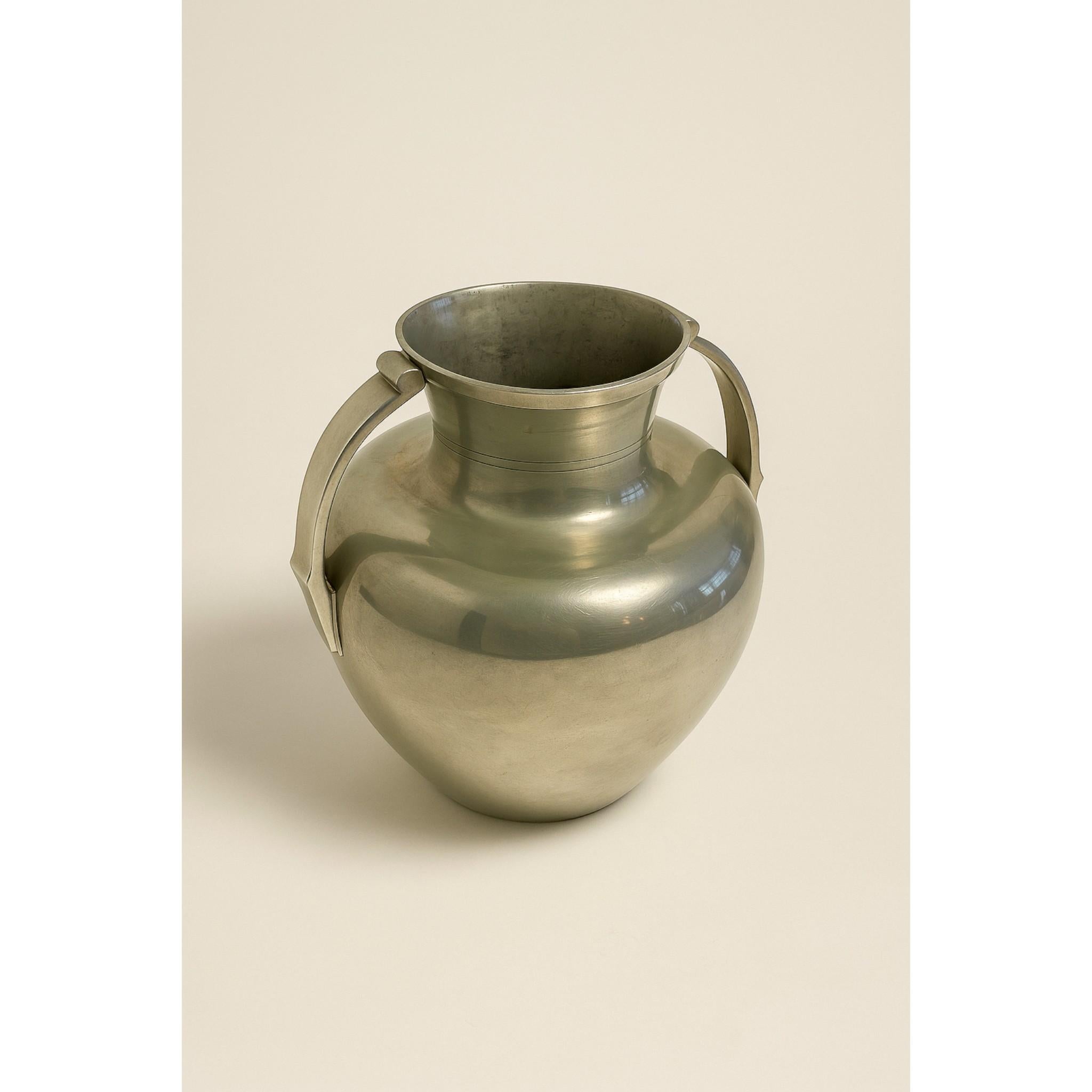 Milieu du XXe siècle Vase Art déco en étain de GAB Suède, 1935 en vente