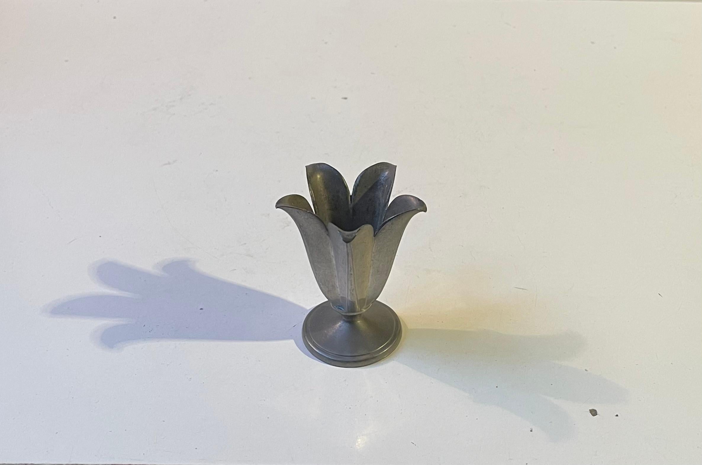 A rare small pewter vase in a split floral design. Designed and manufactured by Just Andersen in Denmark during the 1930s. Imprinted to its base: Just, Danmark. A great and original addition to your Swedish Grace or art deco interior.

Measurements: