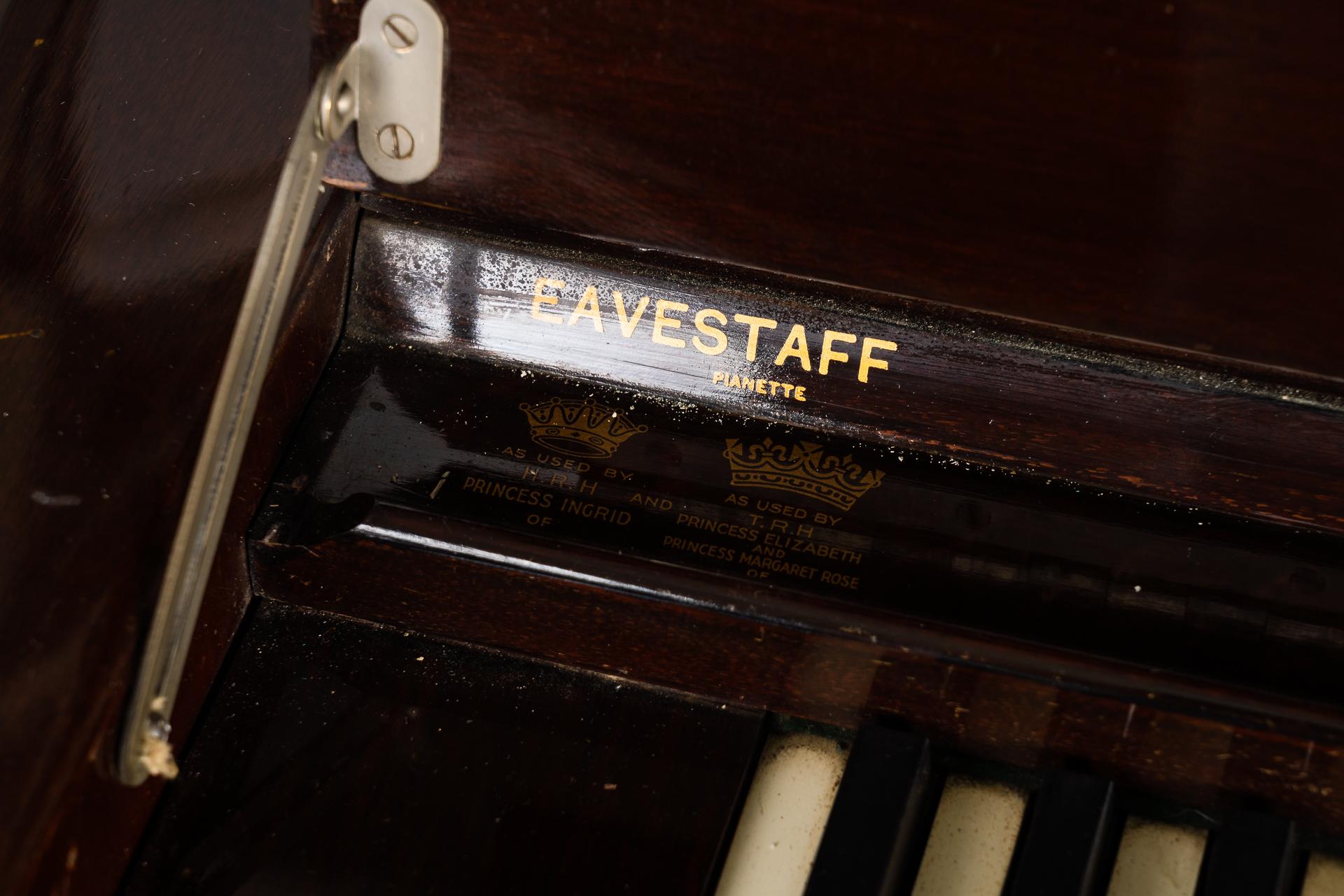 Art Deco Piano from Eavestaff In Distressed Condition In Munich, Bavaria