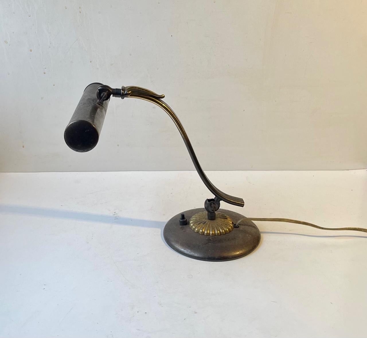 Scandinave Lampe de piano Art Déco en laiton, scandinave, années 1930 en vente