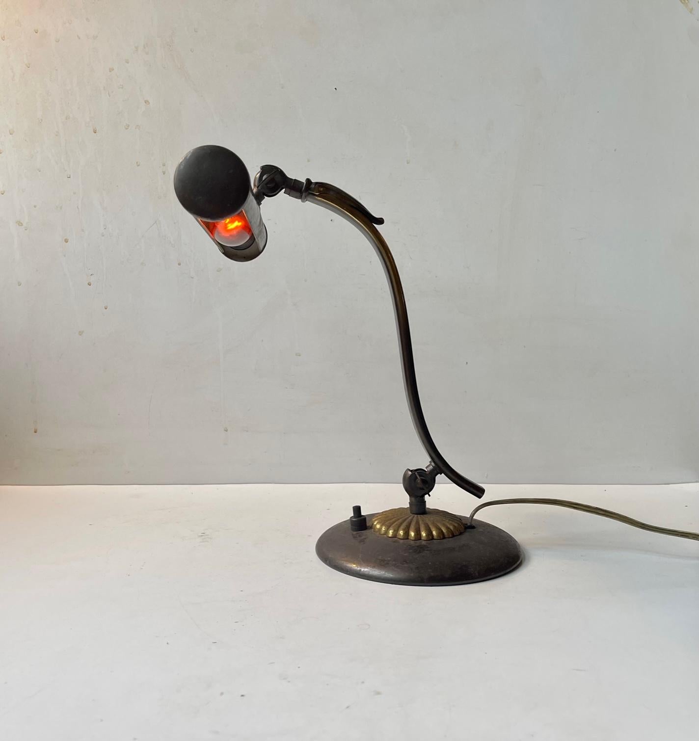 Milieu du XXe siècle Lampe de piano Art Déco en laiton, scandinave, années 1930 en vente