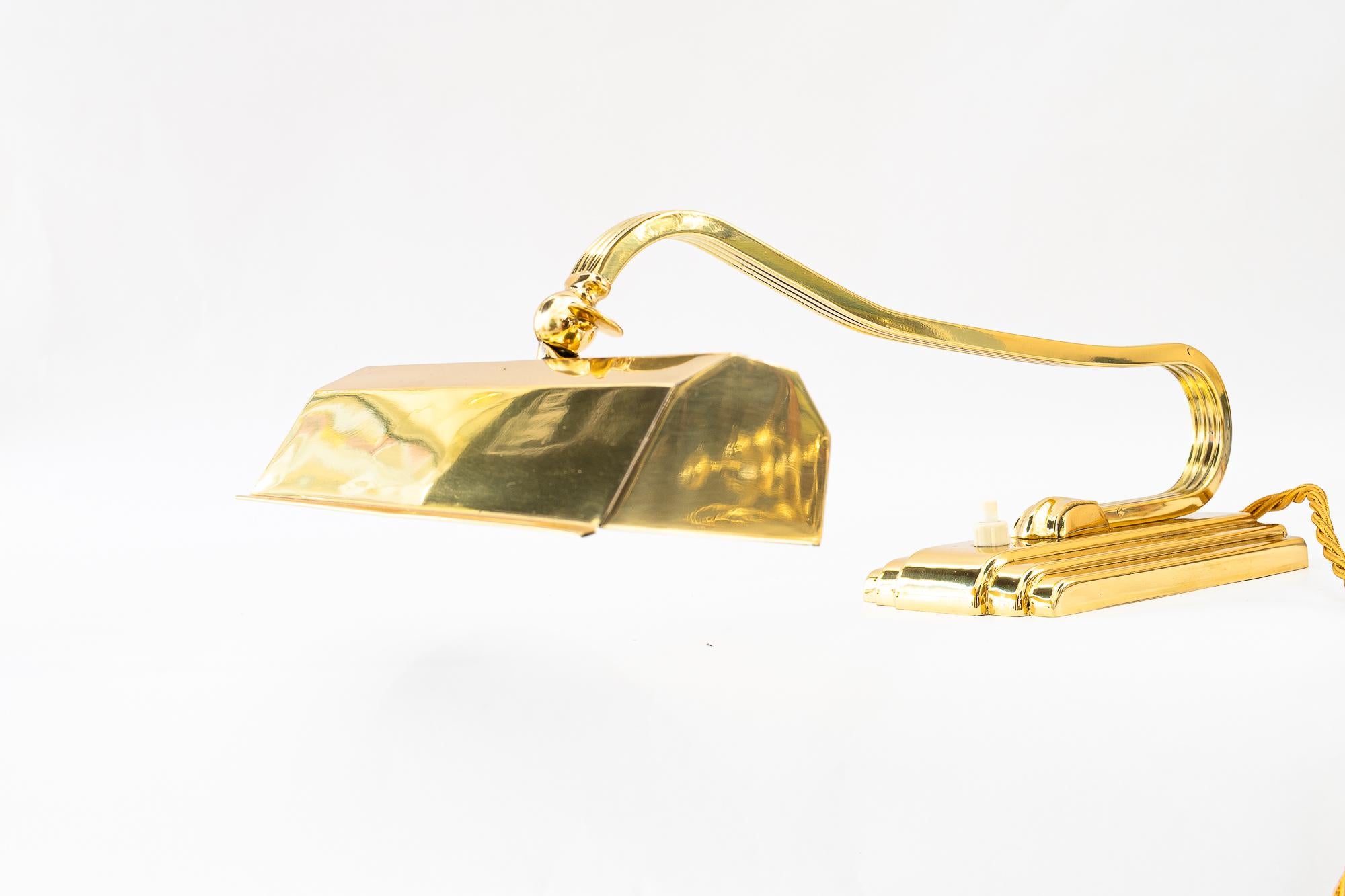 Lampe de piano art déco vienne vers 1920
Laiton poli et émaillé au four