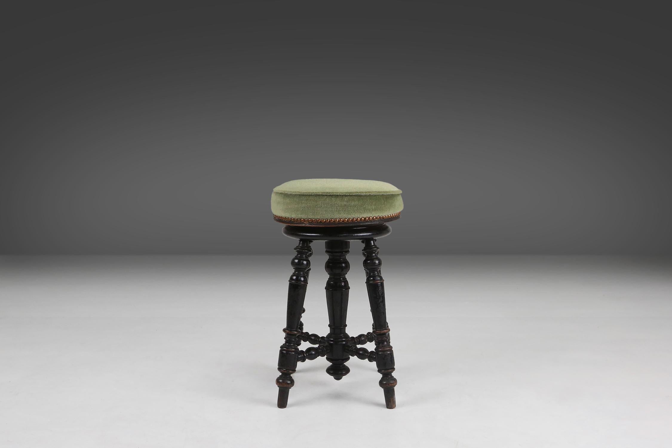Discover the elegance and comfort of our exclusive piano stool, a 1930s masterpiece from France.

The stool is expertly crafted with black lacquered wood that offers timeless charm and durability.

The seat, upholstered in luxurious green velvet,
