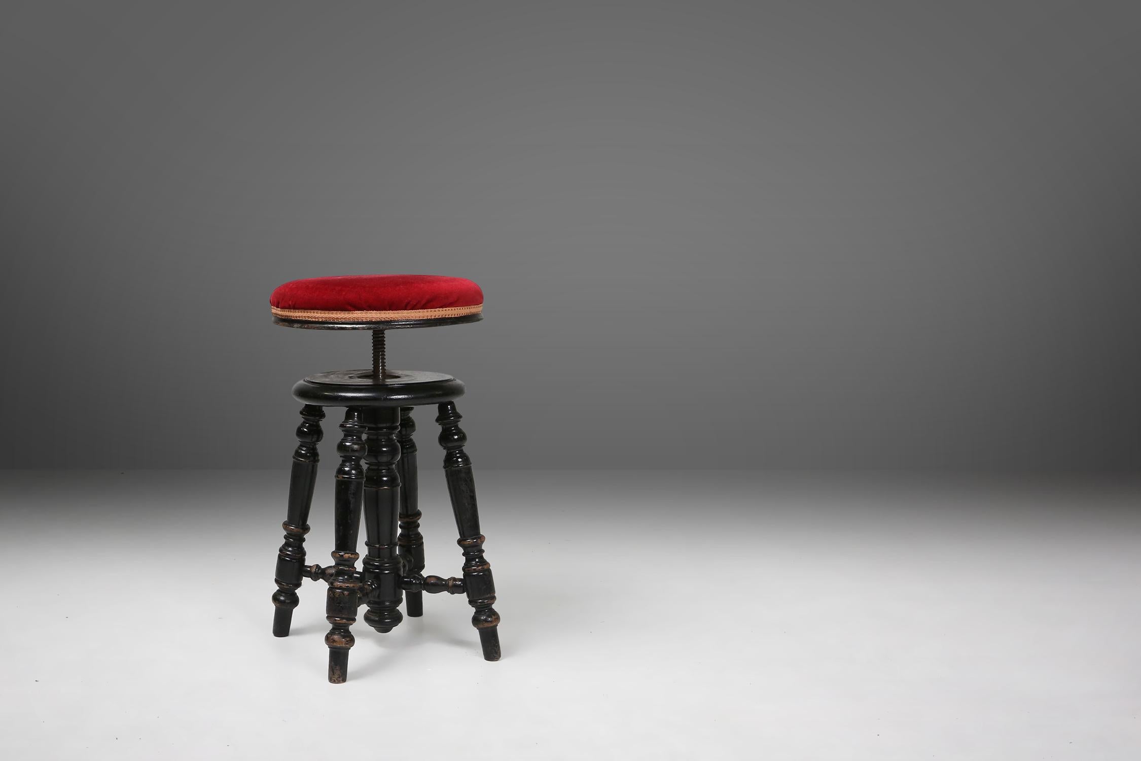 Lacquered Art Deco piano stool in black lacquered wood / red velvet upholster, France 1930 For Sale
