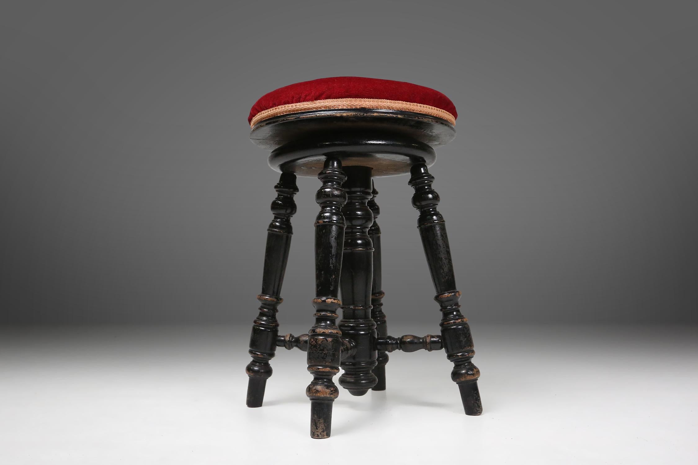 Mid-20th Century Art Deco piano stool in black lacquered wood / red velvet upholster, France 1930 For Sale