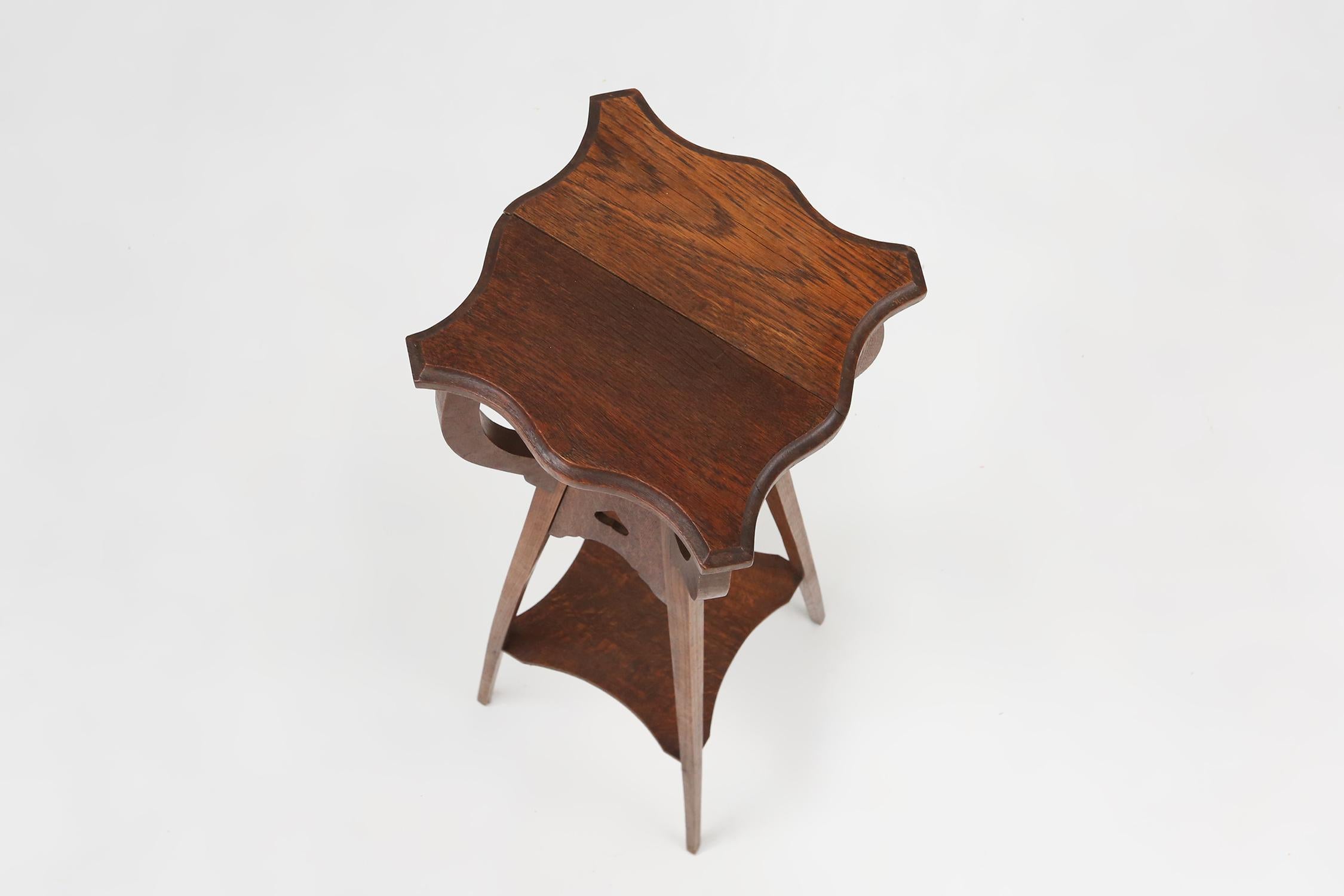 Art deco piedestal or console table in oak, France ca. 1940 For Sale 4