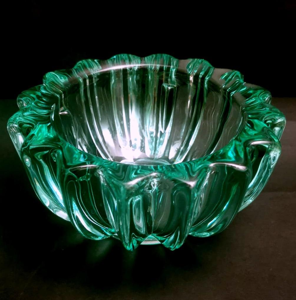 Grüne Schale aus geformtem Glas im Art déco-Stil von Pierre D'Avesn  im Angebot 10