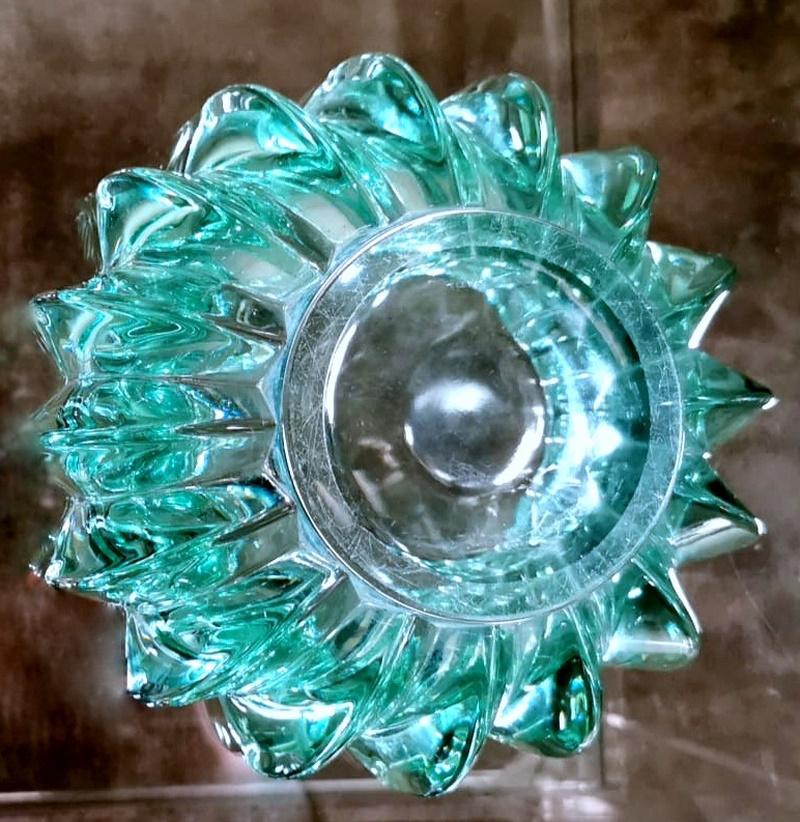 20ième siècle Bol en verre moulé vert Art Déco Pierre D'Avesn  en vente