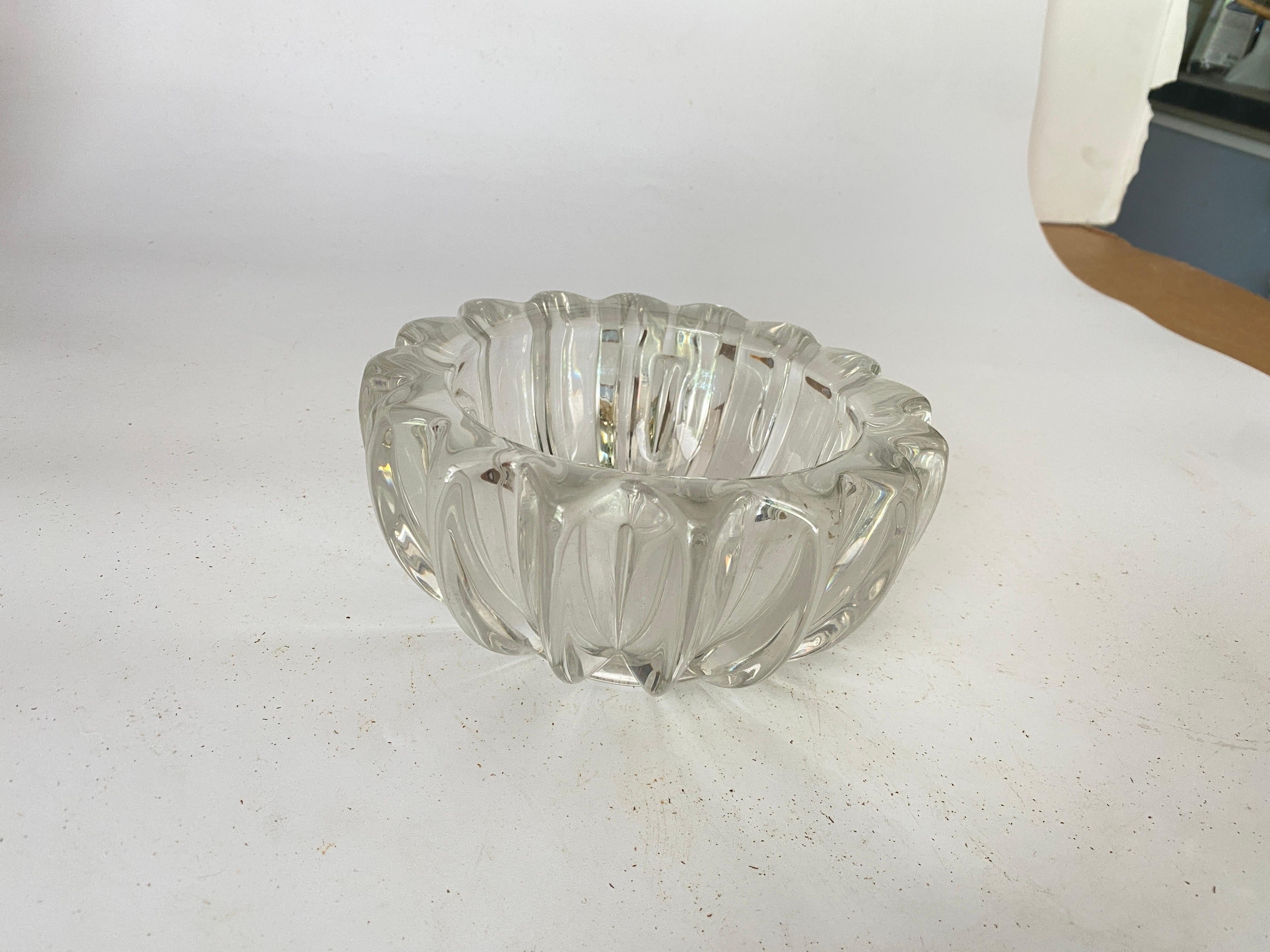 Art Deco Pierre D'Avesn Molded Glass Bowl France 1940 transparent Color Signed For Sale 2