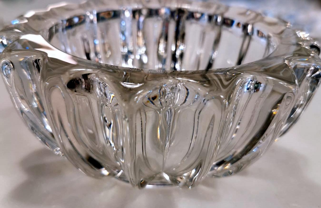 Art Deco-Schale aus geformtem Glas von Pierre D'Avesn, Frankreich  im Angebot 4