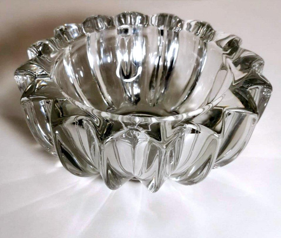 Art Deco Pierre D'Avesn Molded Glass Bowl, France In Good Condition For Sale In Prato, Tuscany