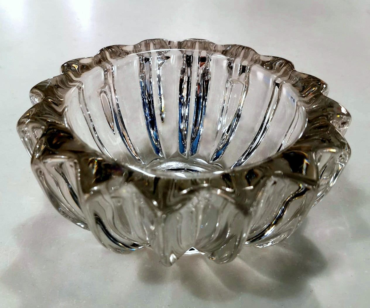 20th Century Art Deco Pierre D'Avesn Molded Glass Bowl, France For Sale