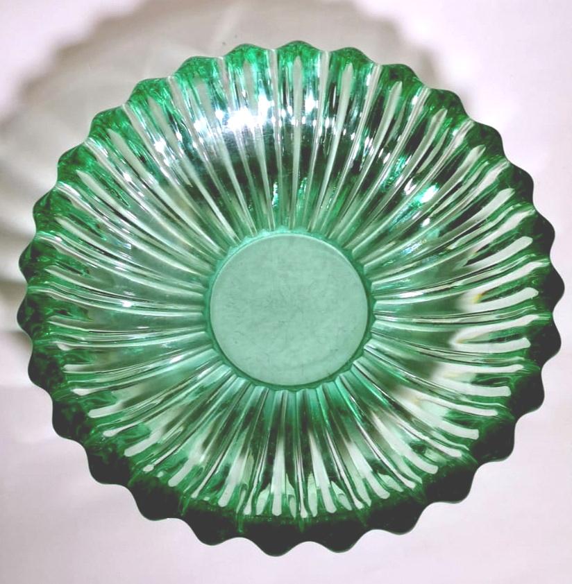 Art Deco Pierre D'Avesn Style French Bowl Green Molded Glass In Good Condition In Prato, Tuscany