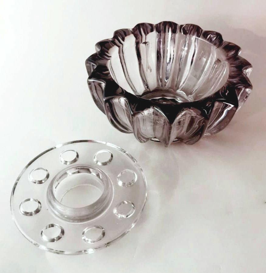 Art Deco Pierre D'Avesn Violet Molded Glass Flower Bowl  For Sale 10