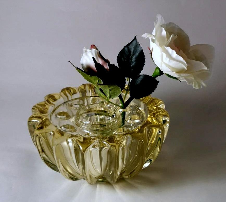 Bol à fleurs Art Déco Pierre D'Avesn en verre moulé jaune.  en vente 10