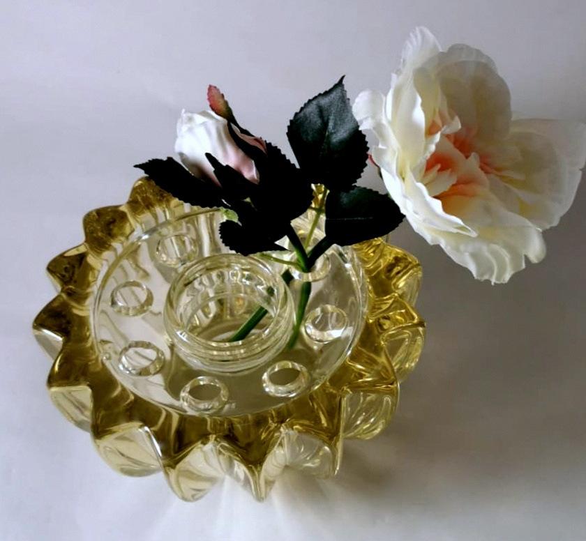 Cuenco Floral de Vidrio Moldeado Amarillo Art Decó Pierre D'Avesn.  en venta 14
