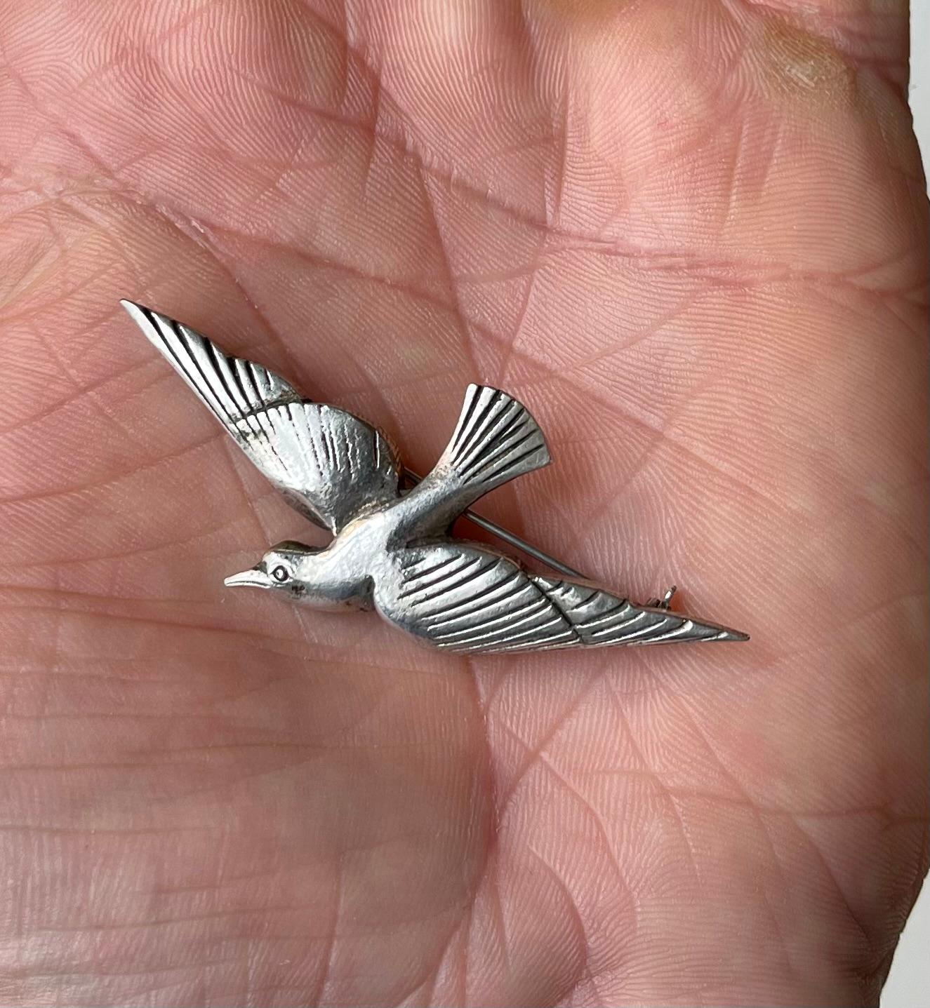 Scandinavian Art Deco Pin Brooch Dove in Sterling Silver For Sale