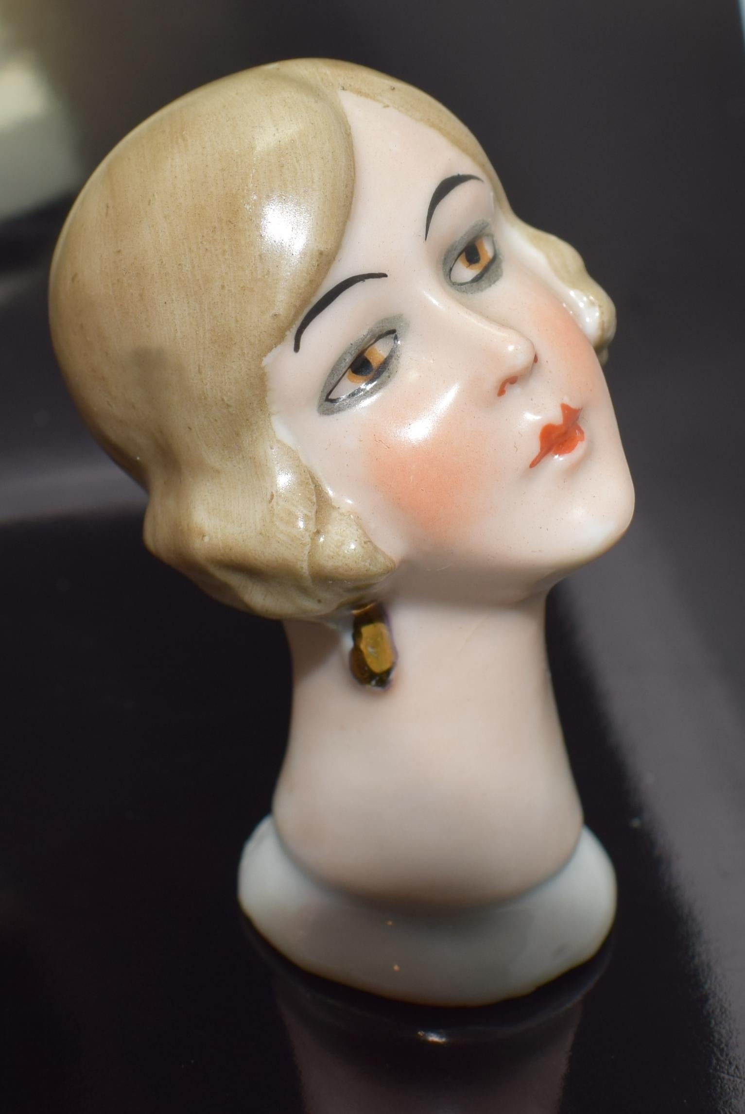 Art Deco Kissenpuppe mit Nadelschliff von Fasold & Stuach im Zustand „Gut“ im Angebot in Devon, England