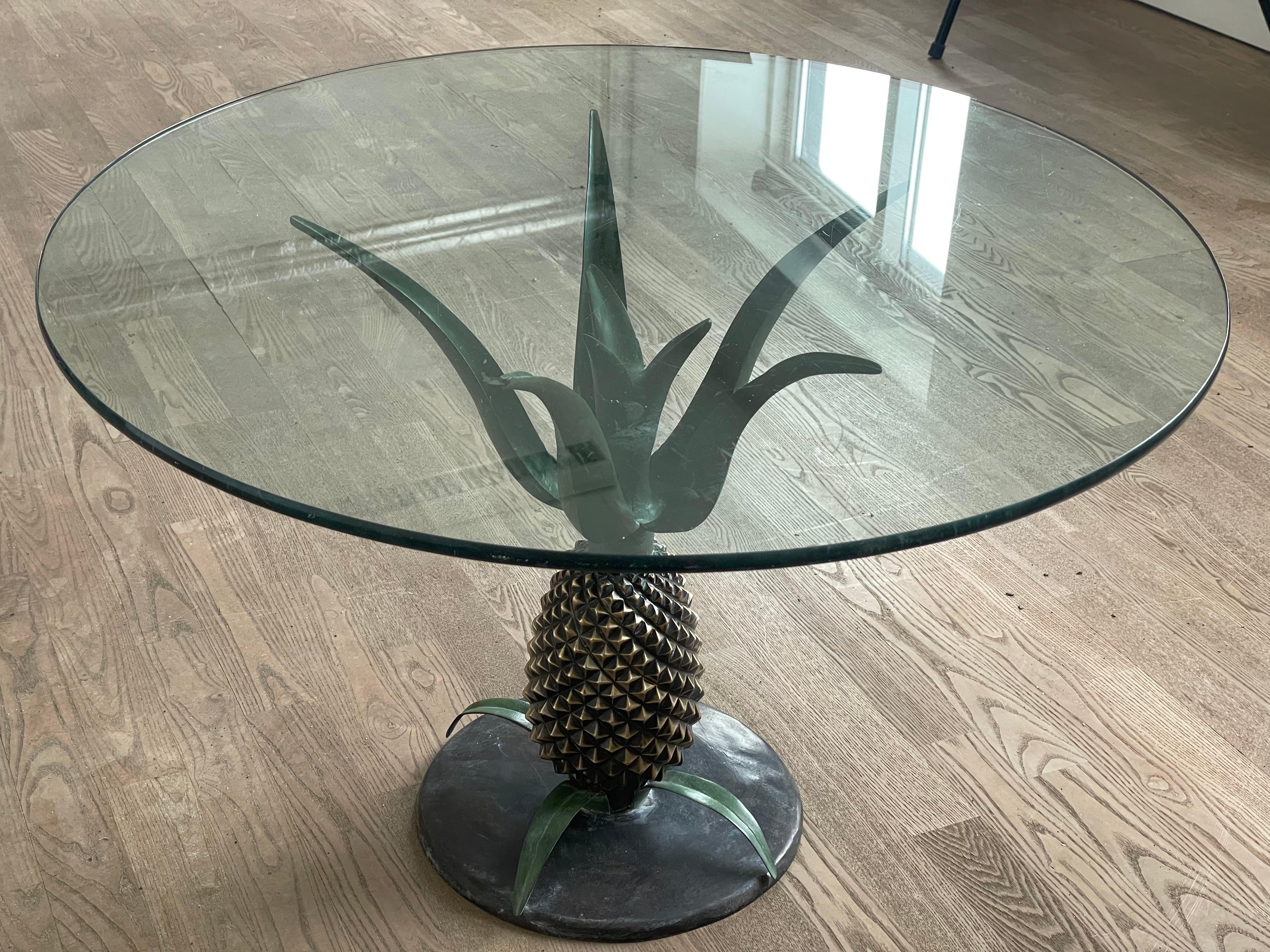 Mesa francesa Art decó Piña de latón y hierro de los años 70 en venta 3