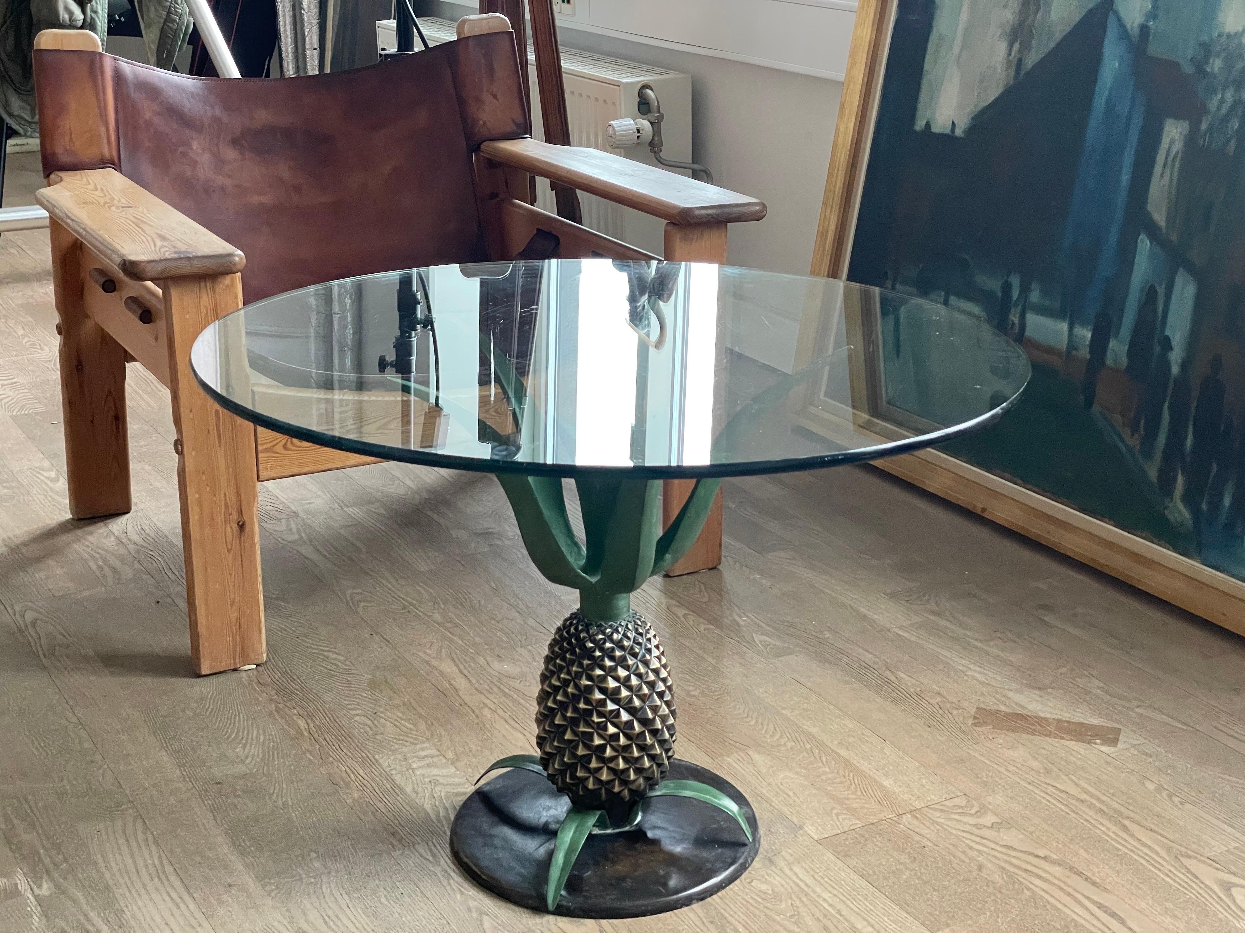 Mesa francesa Art decó Piña de latón y hierro de los años 70 en venta 4