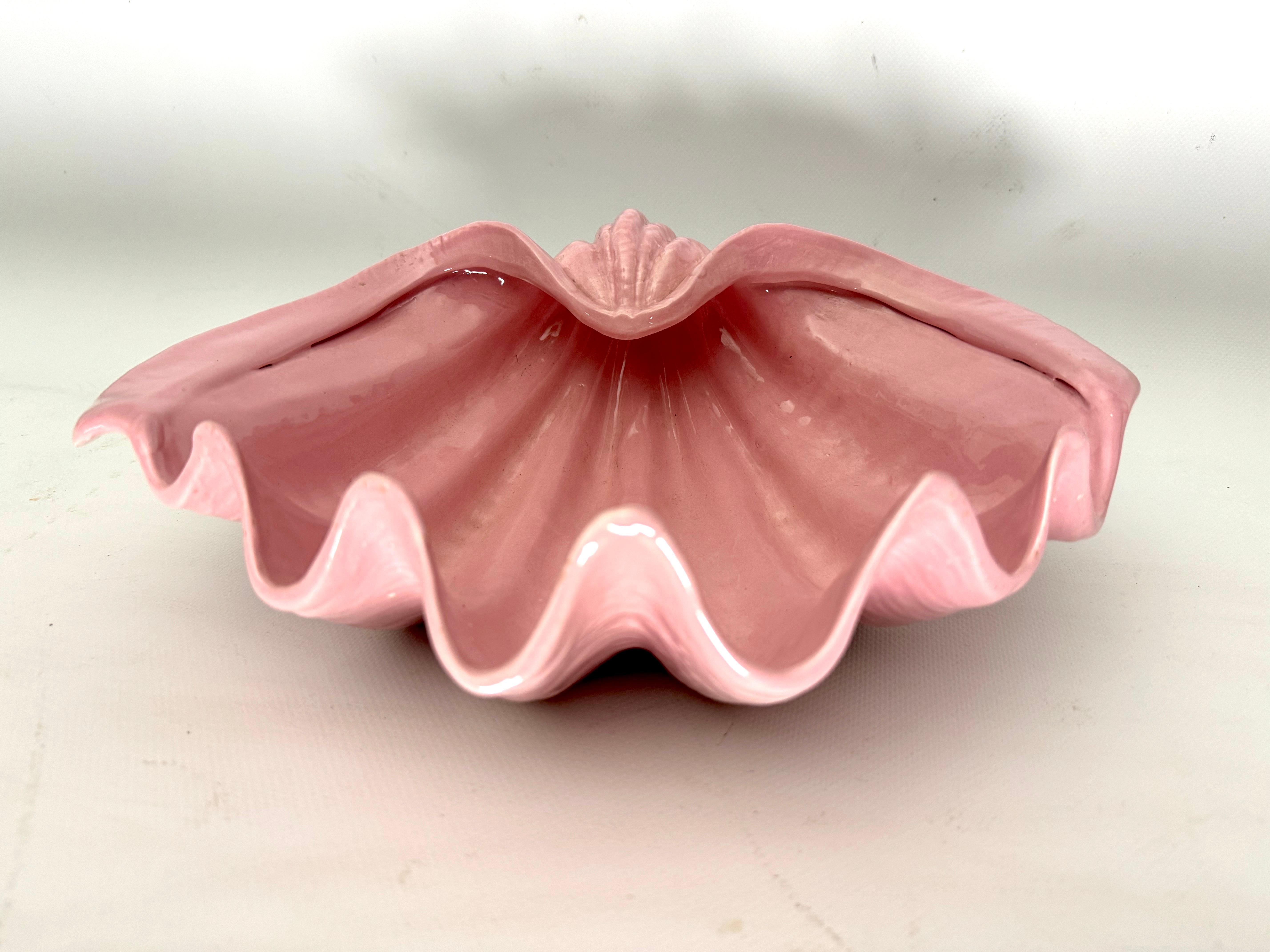 Art Deco pink ceramic shell bowl. Italy 1930s For Sale 4