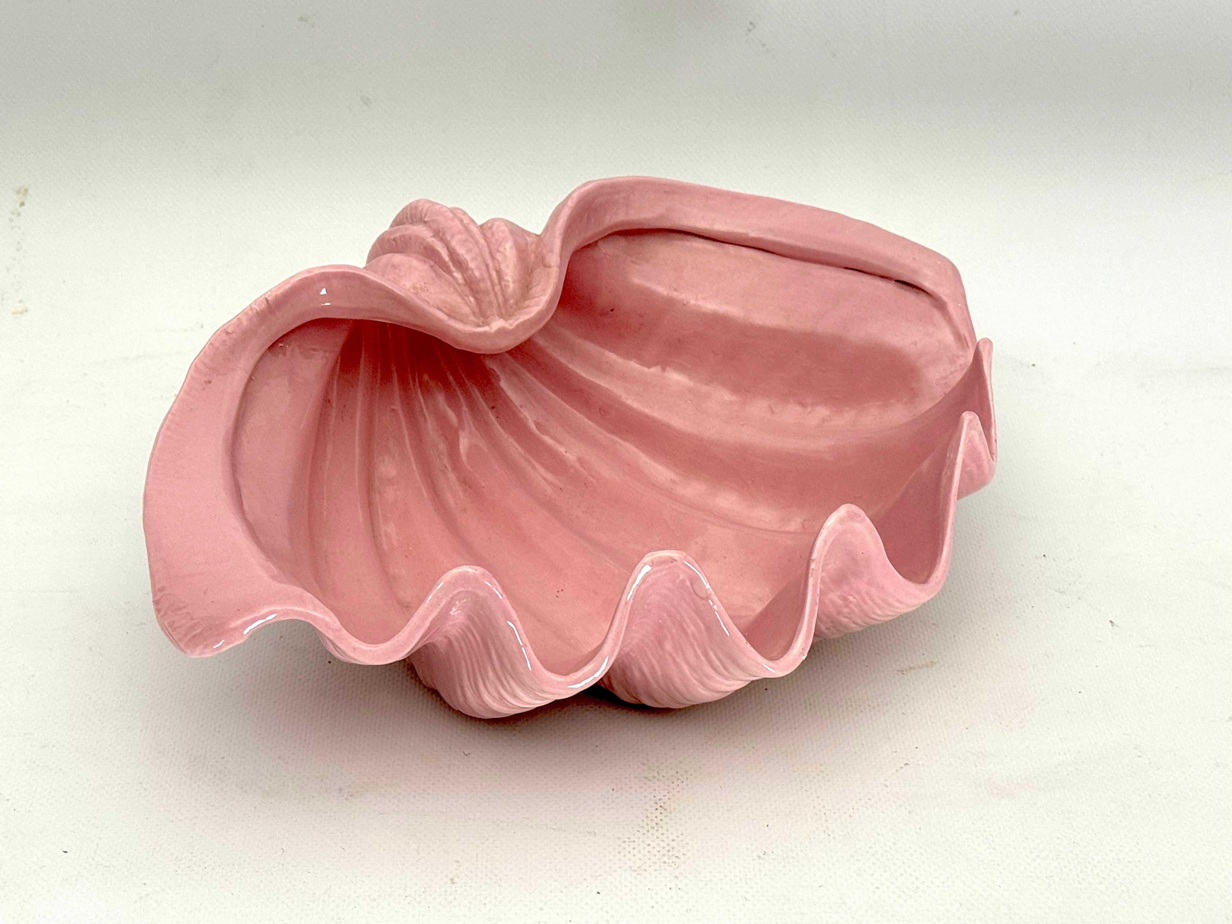 20th Century Art Deco pink ceramic shell bowl. Italy 1930s For Sale
