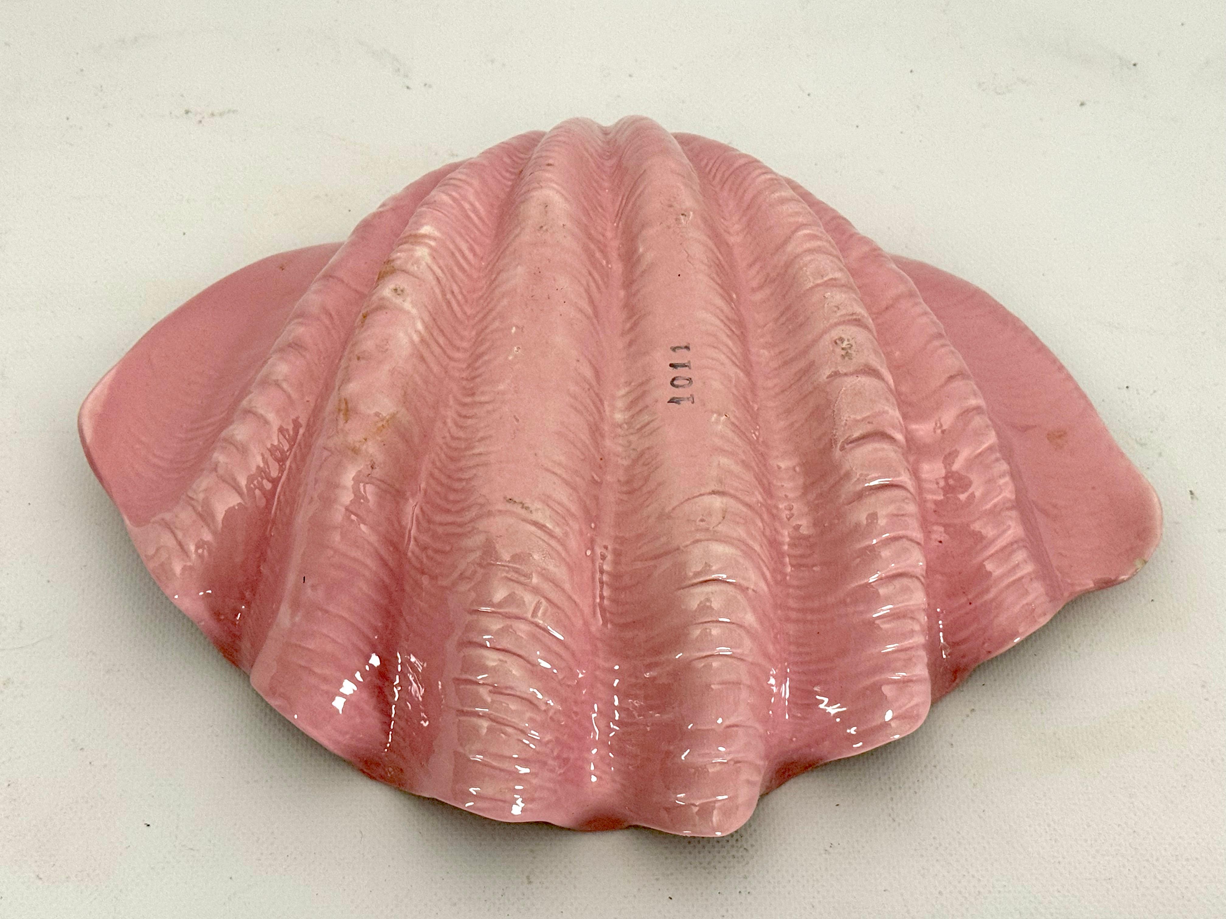 Art Deco pink ceramic shell bowl. Italy 1930s For Sale 2