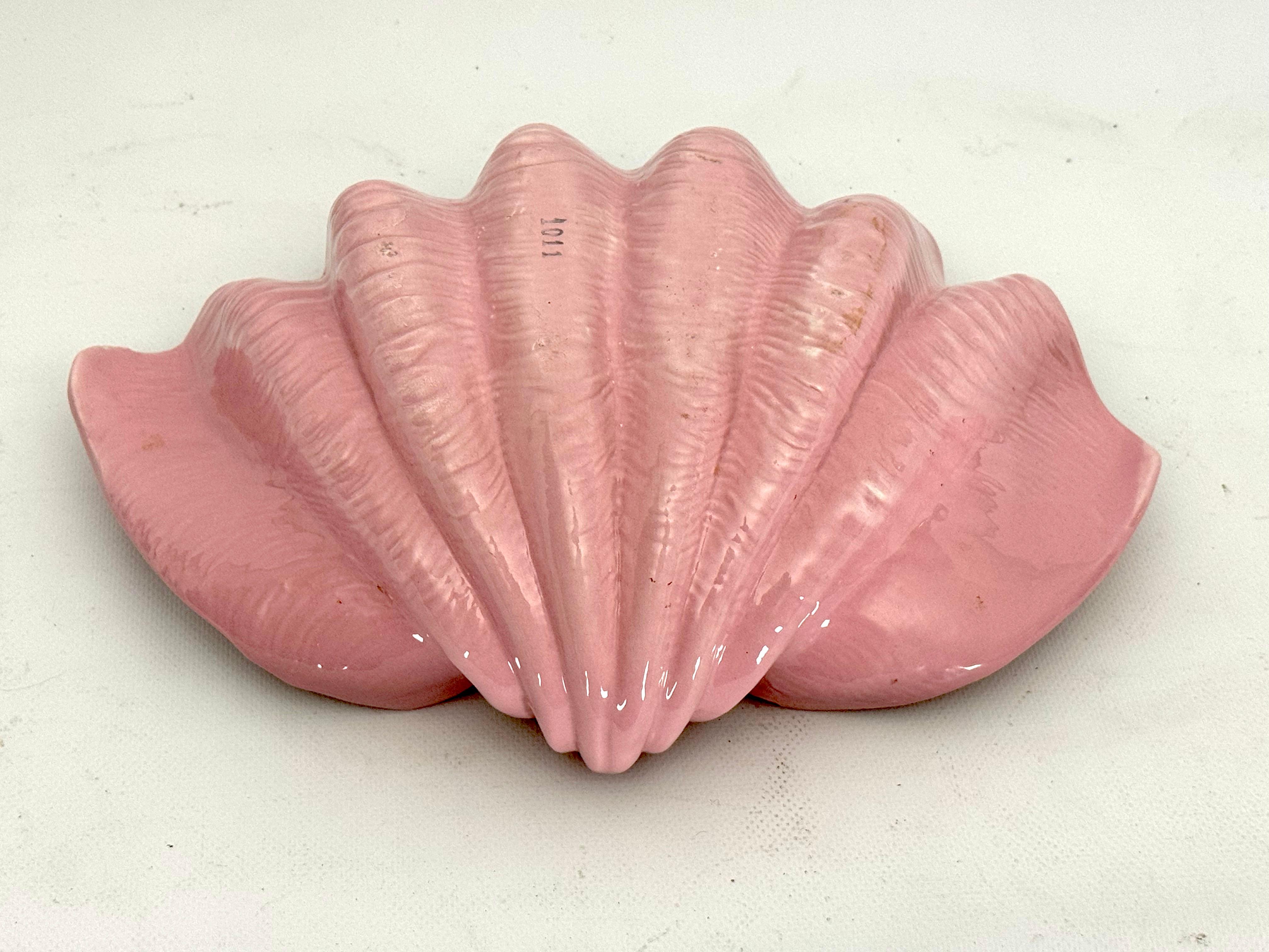 Art Deco pink ceramic shell bowl. Italy 1930s For Sale 3