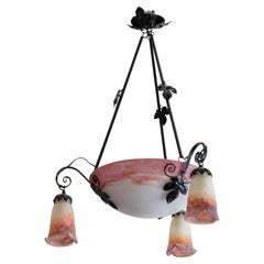 Lustre Art déco en verre rose de Muller Freres