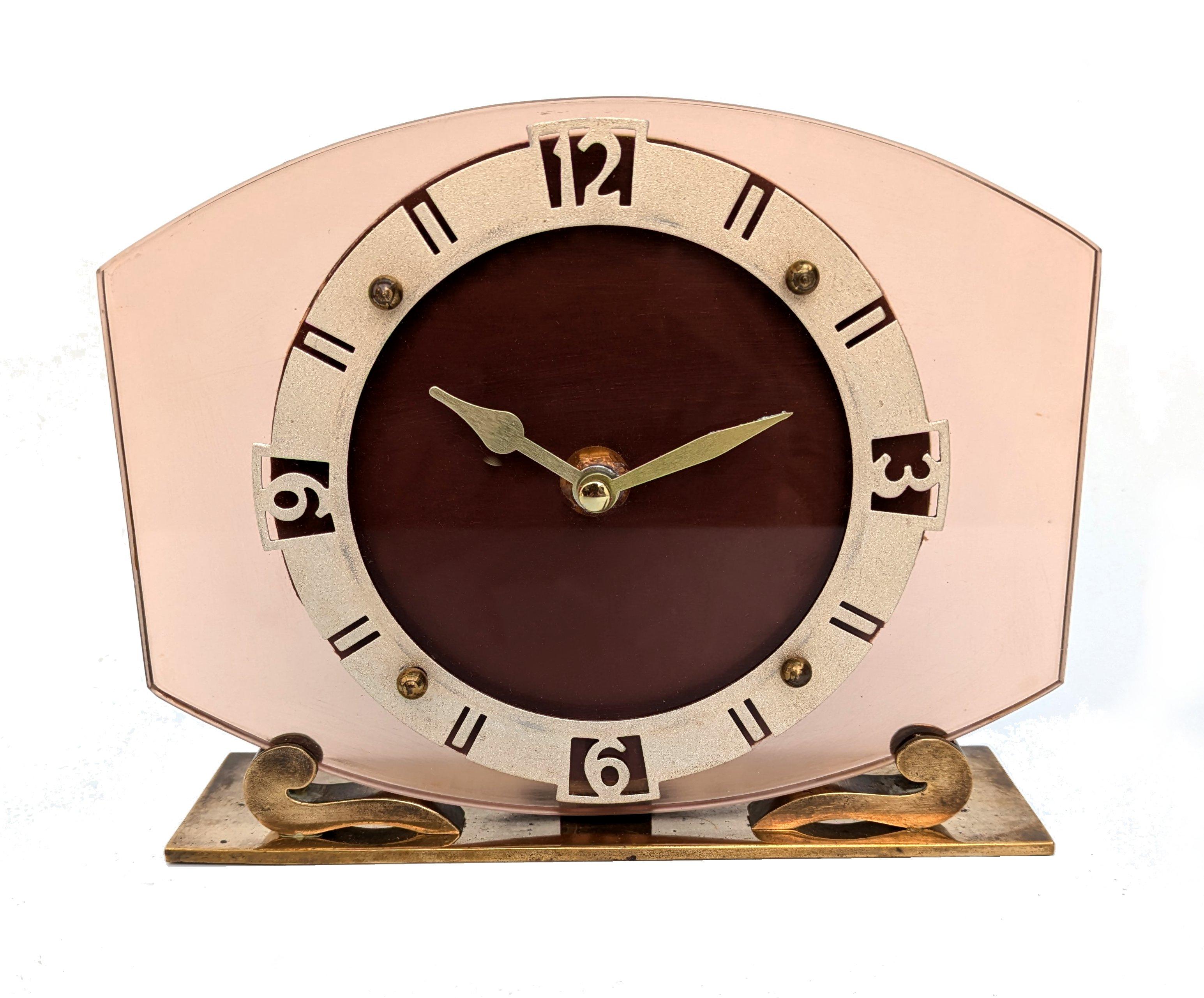 Pendule de cheminée Art déco en verre rose par Smiths Clocks Ltd
